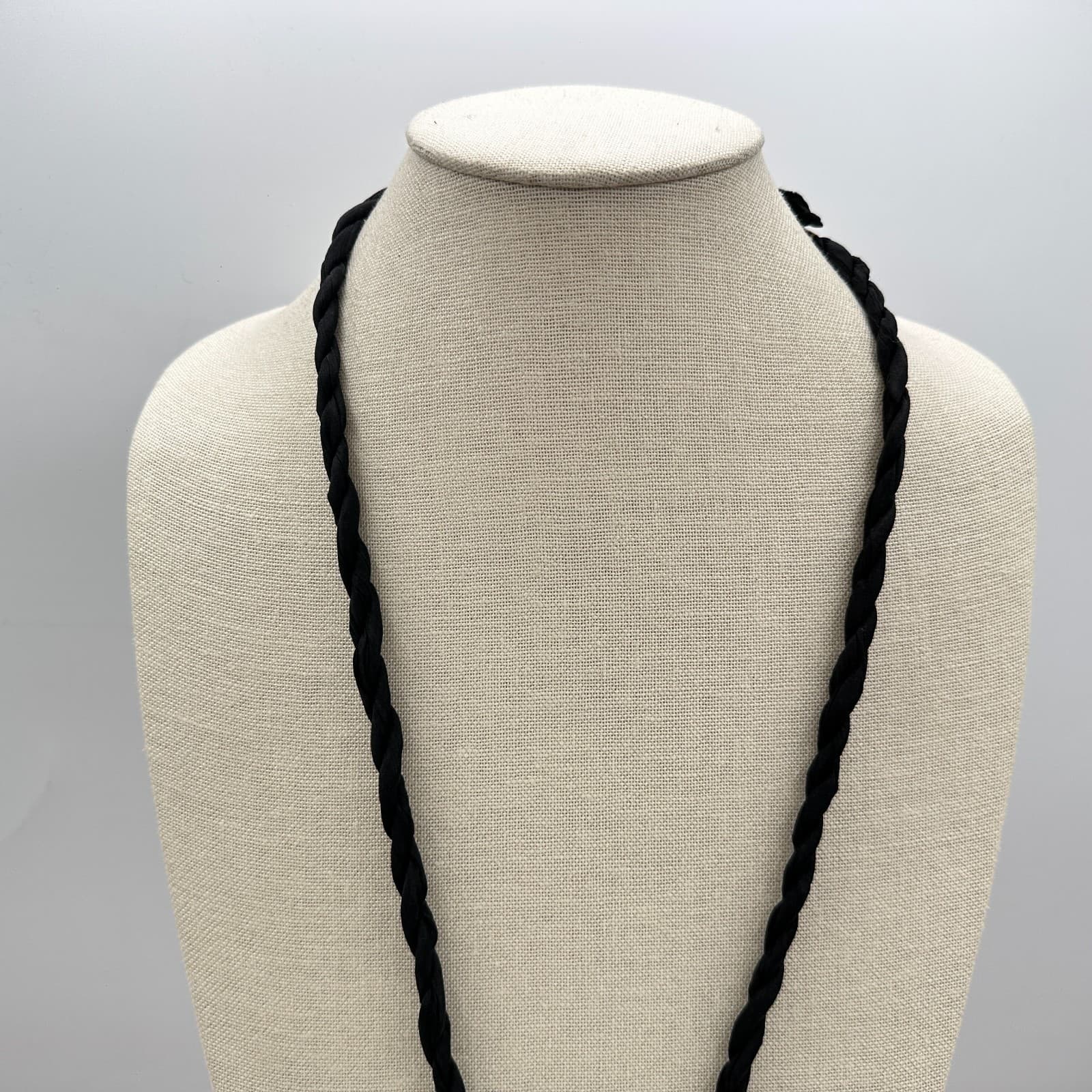Vintage 80s Gold Tone Filigre Tassel Necklace Black Beads Tribal Pendant Jewelry - Thumbnail 5