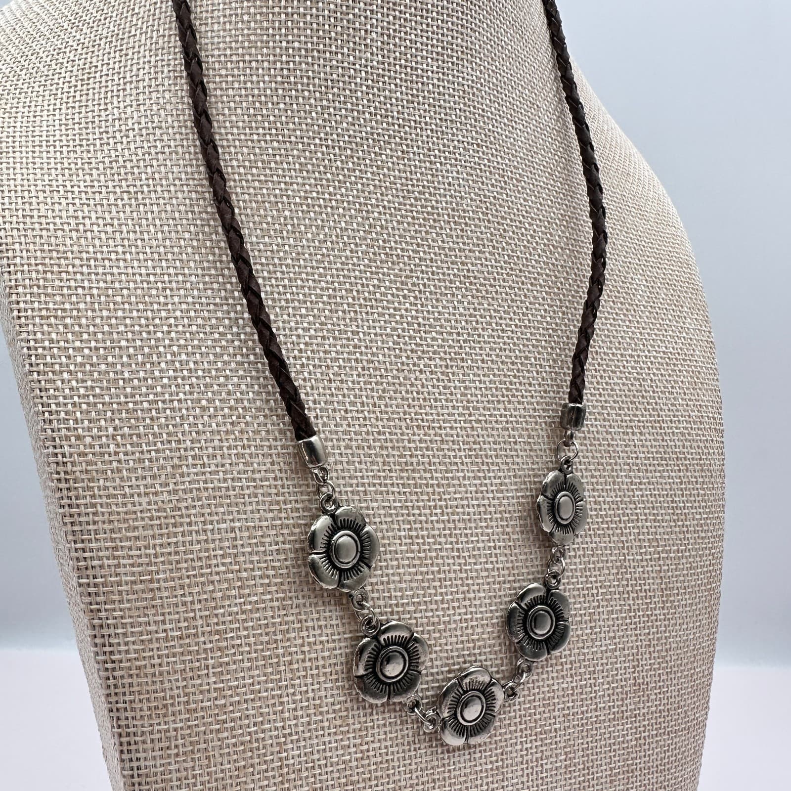 Vintage Y2K Floral Silver Tone Brown Braided Leather Cord Bib Necklace Jewelry - Thumbnail 4