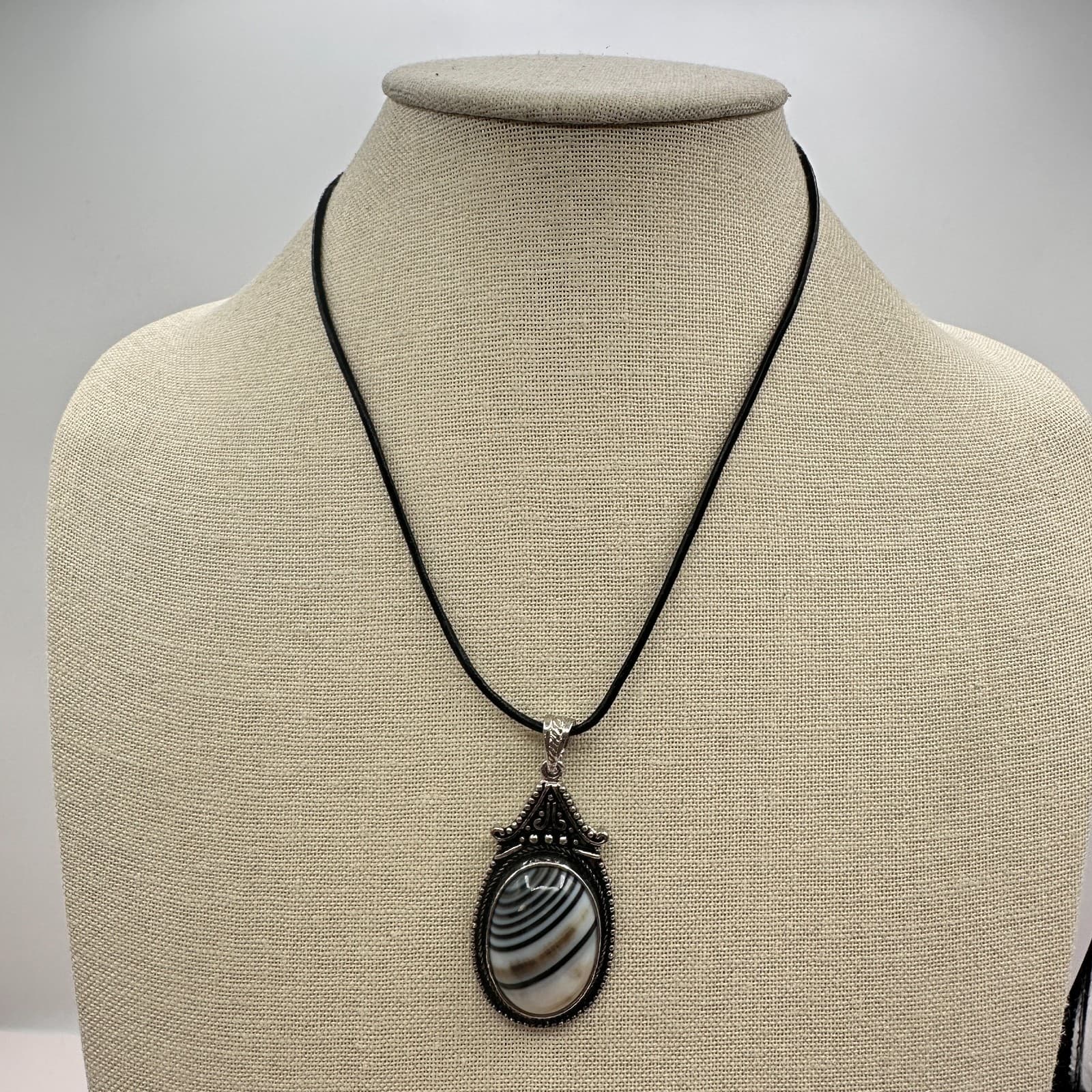 Vintage Y2k Silver Tone Zebra Agate Pendant Necklace Goth Cord Women's Jewelry - Thumbnail 8