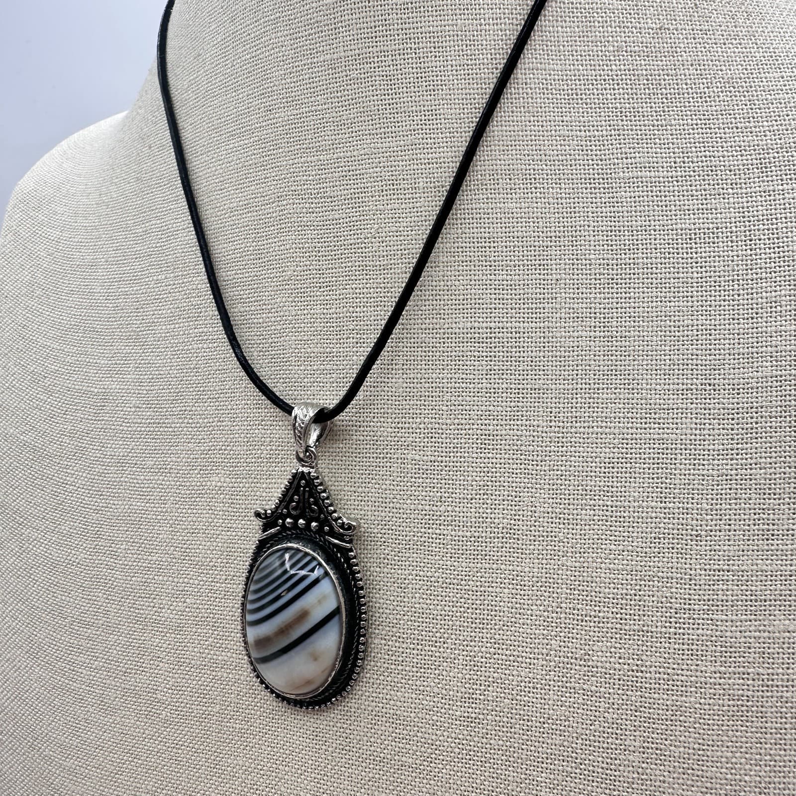 Vintage Y2k Silver Tone Zebra Agate Pendant Necklace Goth Cord Women's Jewelry - Thumbnail 5