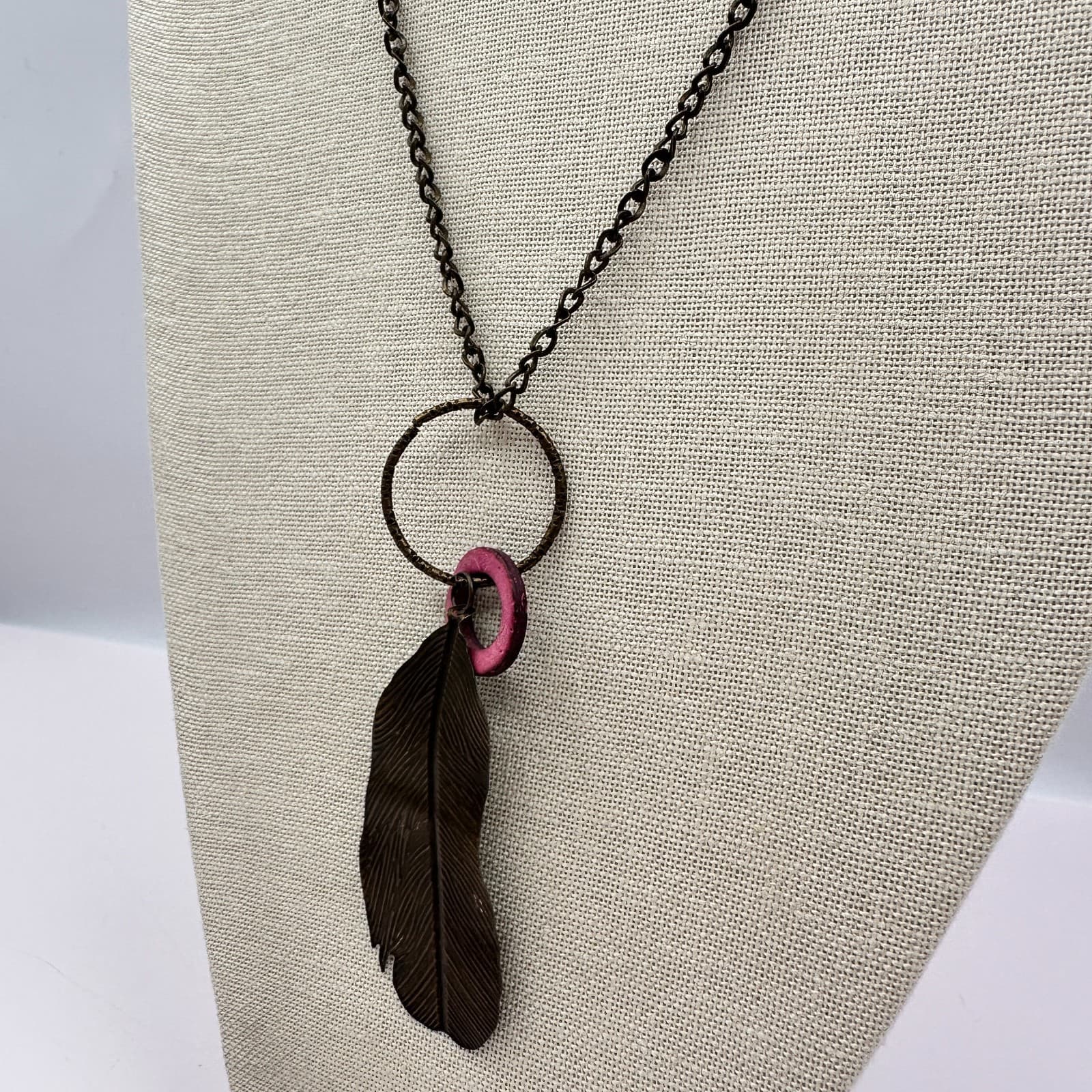 Vintage Y2K Bronze Tone Feather Pendant Necklace Women's Classic Fashion Jewelry - Thumbnail 5