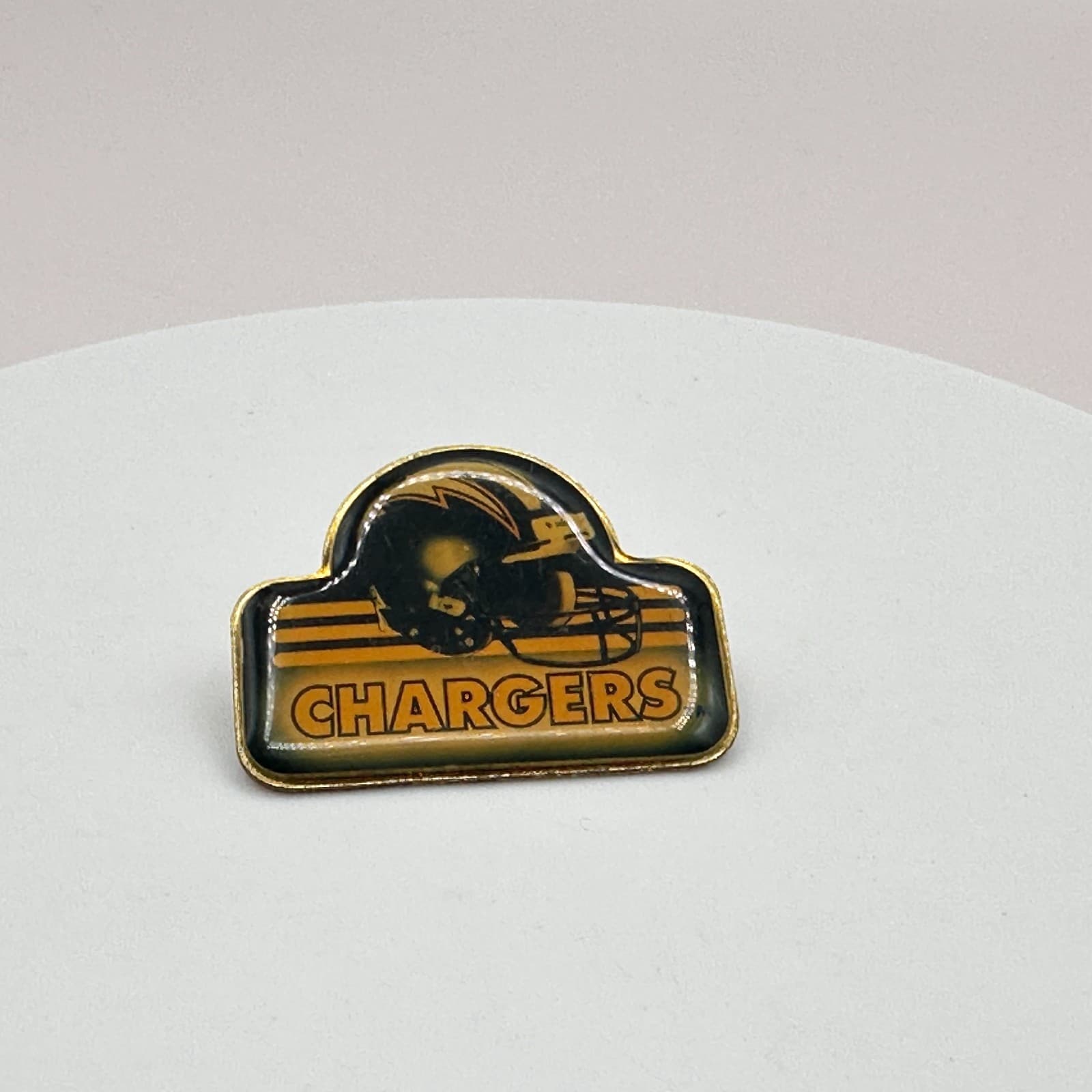 Vintage 80s Chargers Helmet Logo Football Hat Pin Lapel Enamel Brooches Jewelry - Thumbnail 2