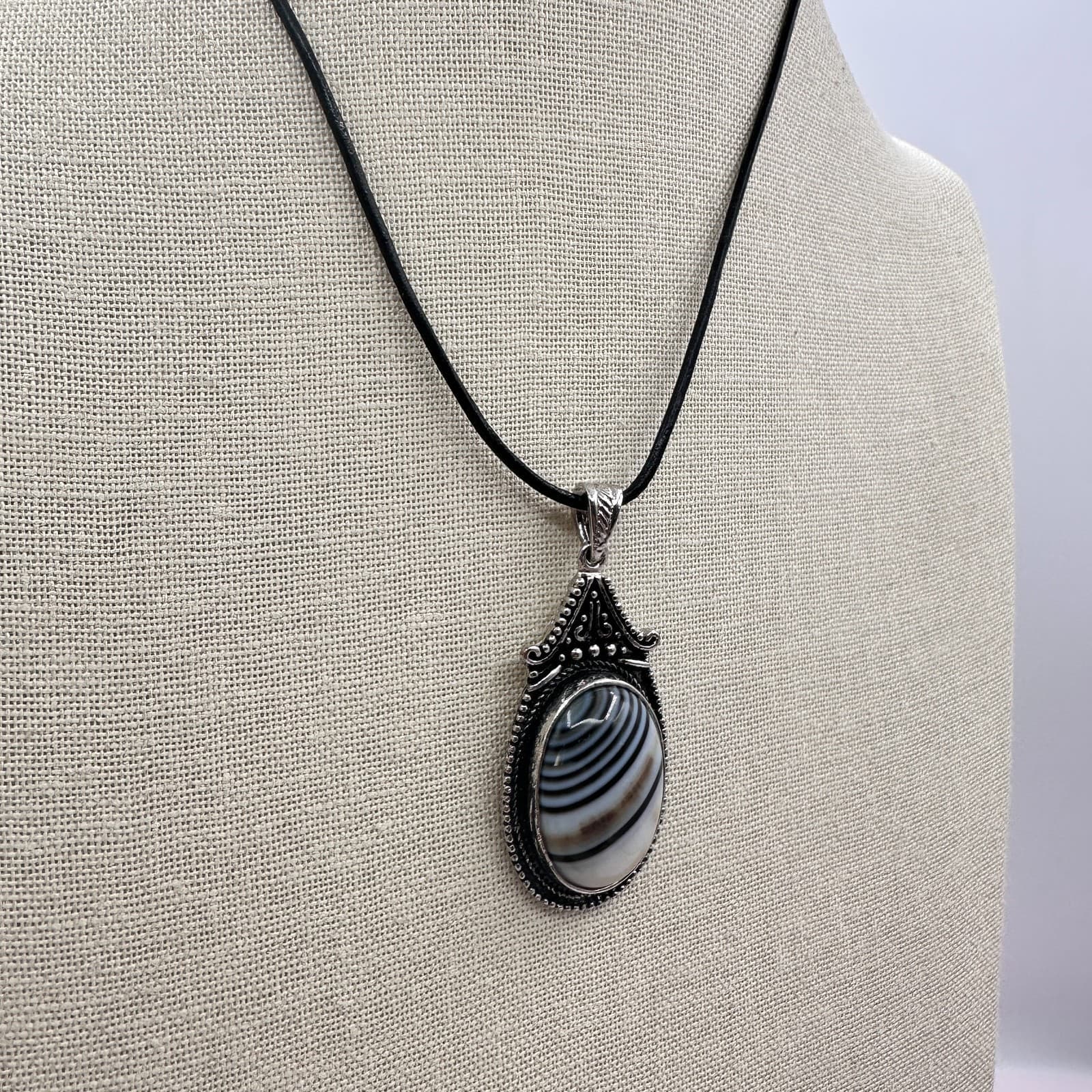 Vintage Y2k Silver Tone Zebra Agate Pendant Necklace Goth Cord Women's Jewelry - Thumbnail 4