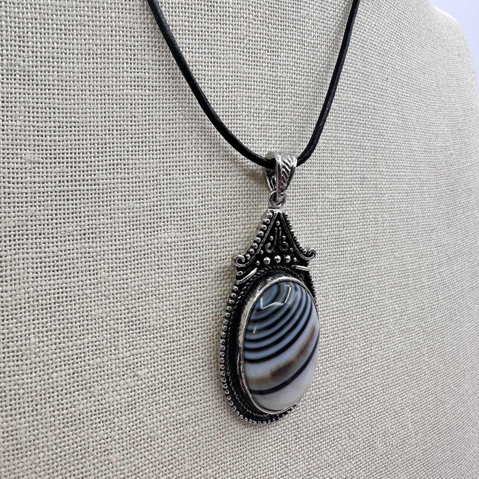 Vintage Y2k Silver Tone Zebra Agate Pendant Necklace Goth Cord Women's Jewelry - Thumbnail 3