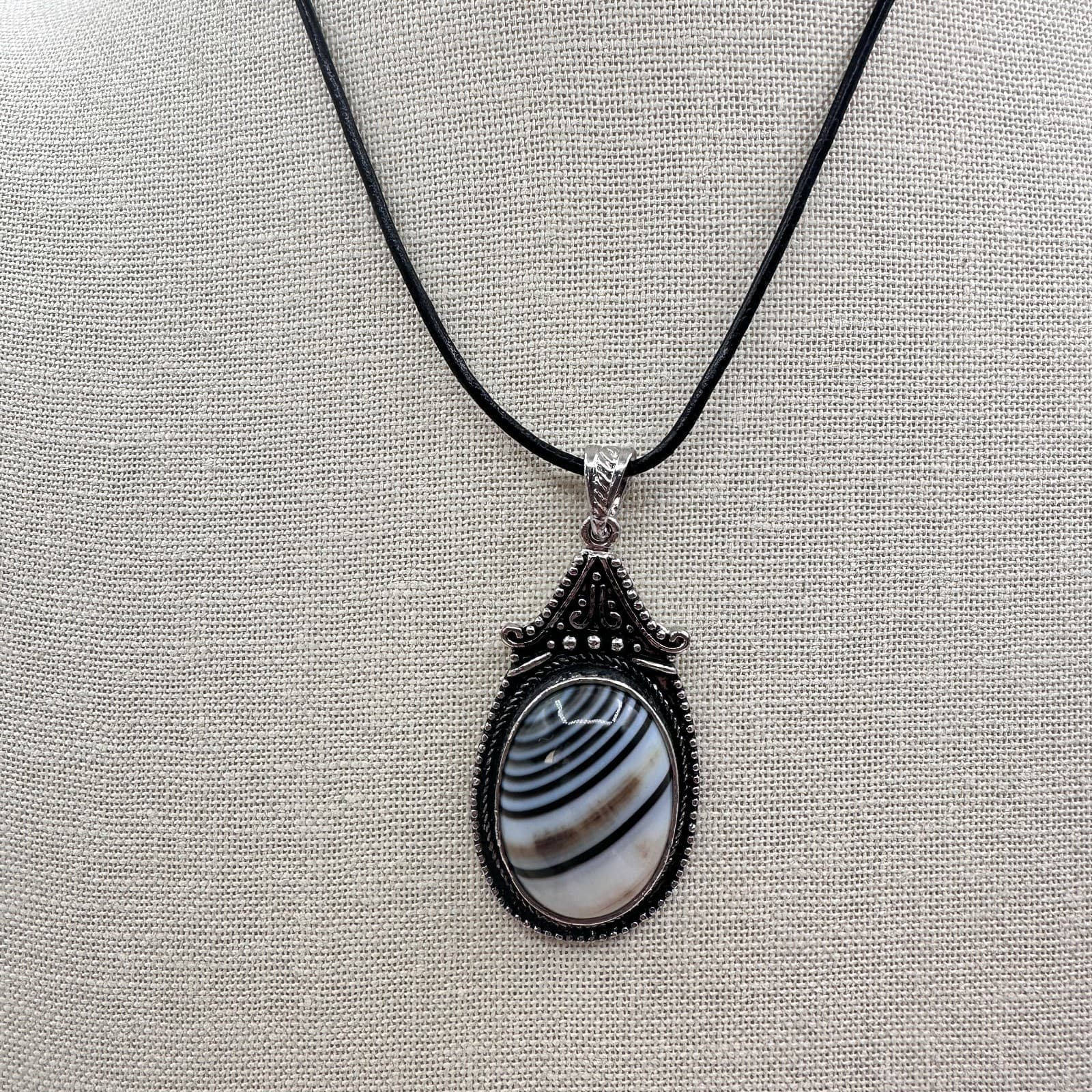 Vintage Y2k Silver Tone Zebra Agate Pendant Necklace Goth Cord Women's Jewelry - Thumbnail 2
