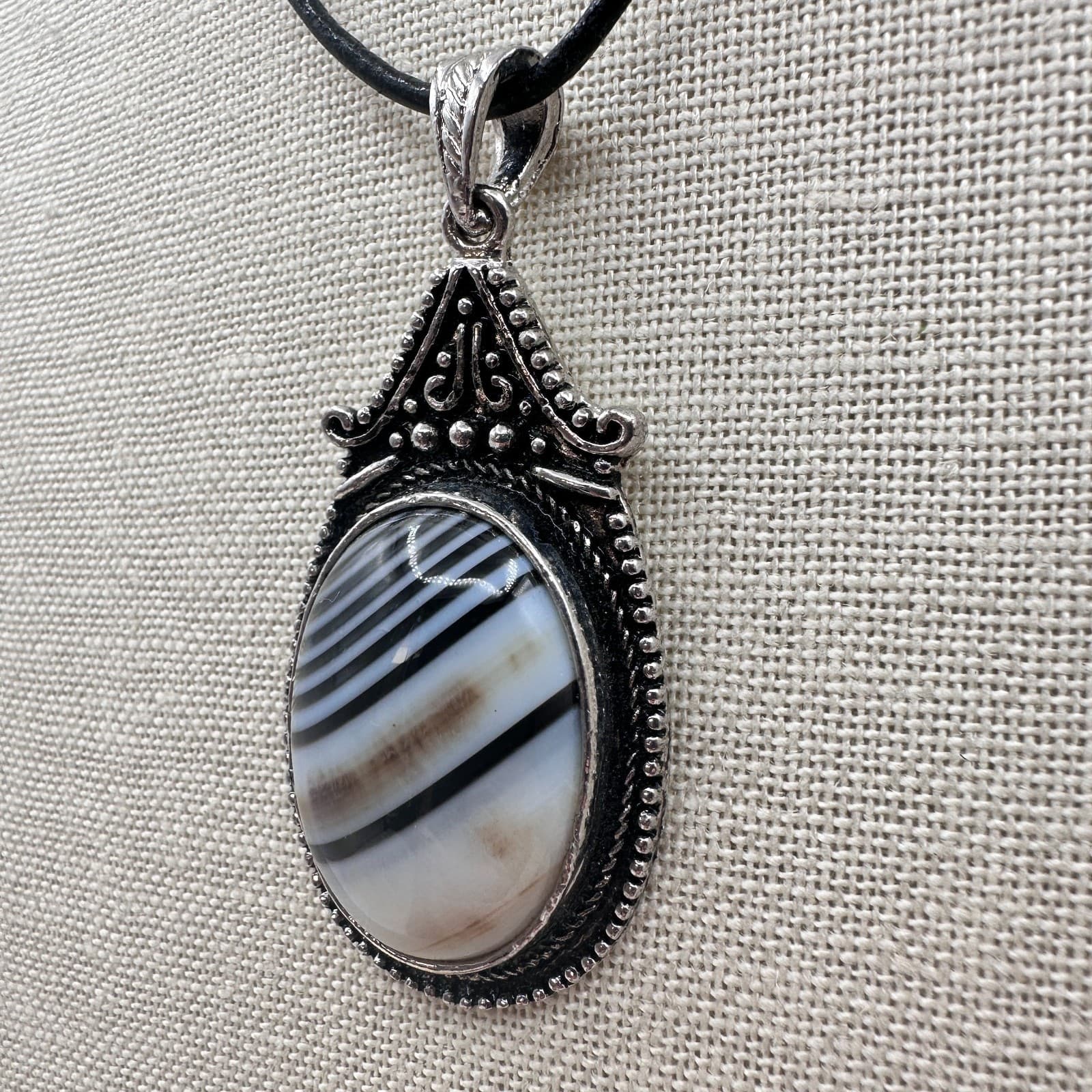 Vintage Y2k Silver Tone Zebra Agate Pendant Necklace Goth Cord Women's Jewelry - Thumbnail 6