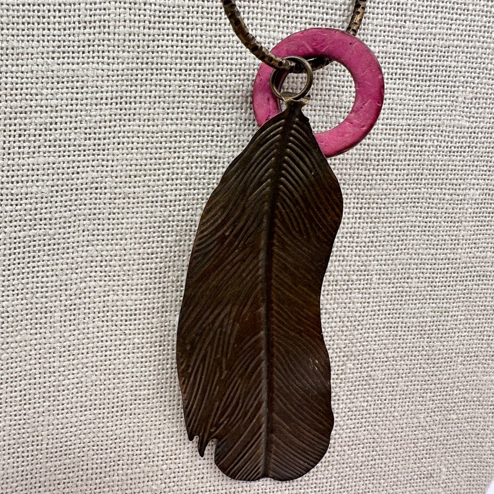 Vintage Y2K Bronze Tone Feather Pendant Necklace Women's Classic Fashion Jewelry - Thumbnail 3