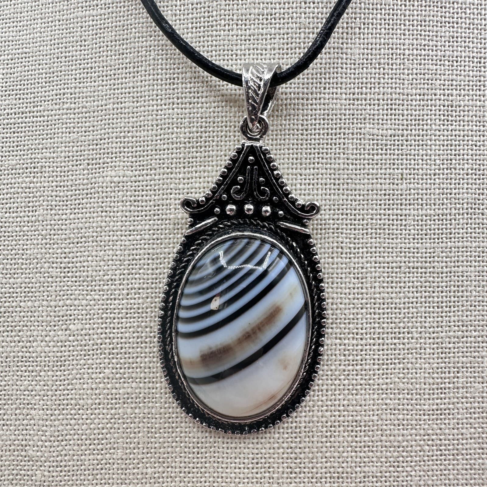 Vintage Y2k Silver Tone Zebra Agate Pendant Necklace Goth Cord Women's Jewelry