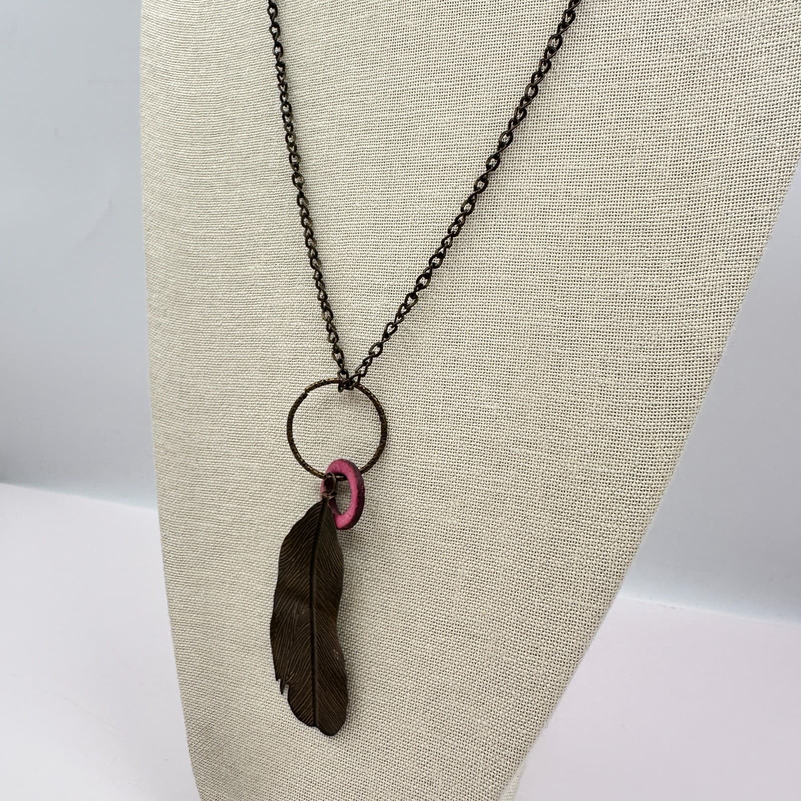 Vintage Y2K Bronze Tone Feather Pendant Necklace Women's Classic Fashion Jewelry - Thumbnail 6
