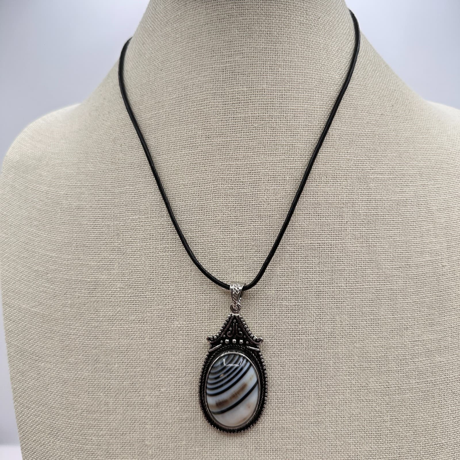 Vintage Y2k Silver Tone Zebra Agate Pendant Necklace Goth Cord Women's Jewelry - Thumbnail 9