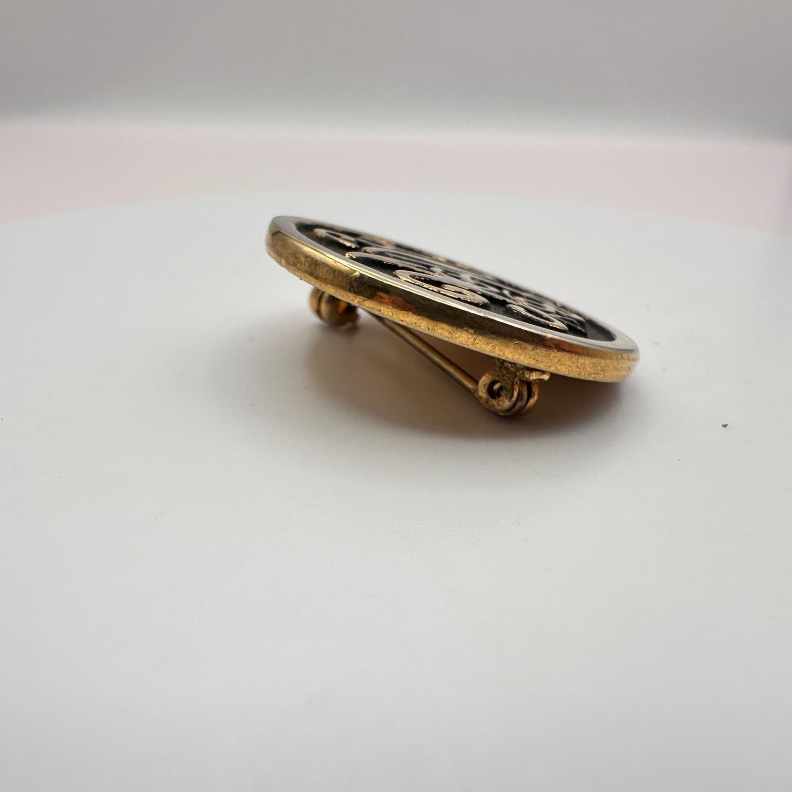 Vintage 80s Watchers Pound Award Pin Brooch Gold Tone Black Enamel Retro Jewelry - Thumbnail 3