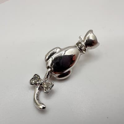 Vintage 90s Silver Tone Sitting Cat Brooch Pin Clear Glass Bow Accent Jewelry - Thumbnail 5