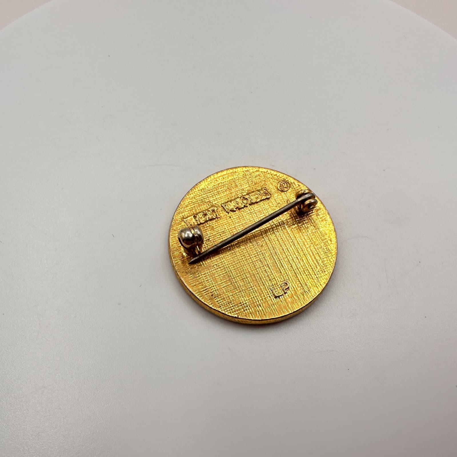 Vintage 80s Watchers Pound Award Pin Brooch Gold Tone Black Enamel Retro Jewelry - Thumbnail 5