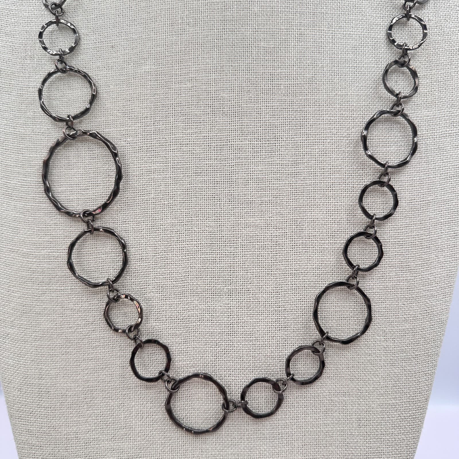 Vintage 90s Gunmetal Gray Hammered Multi Circle Link Statement Necklace Boho - Thumbnail 2