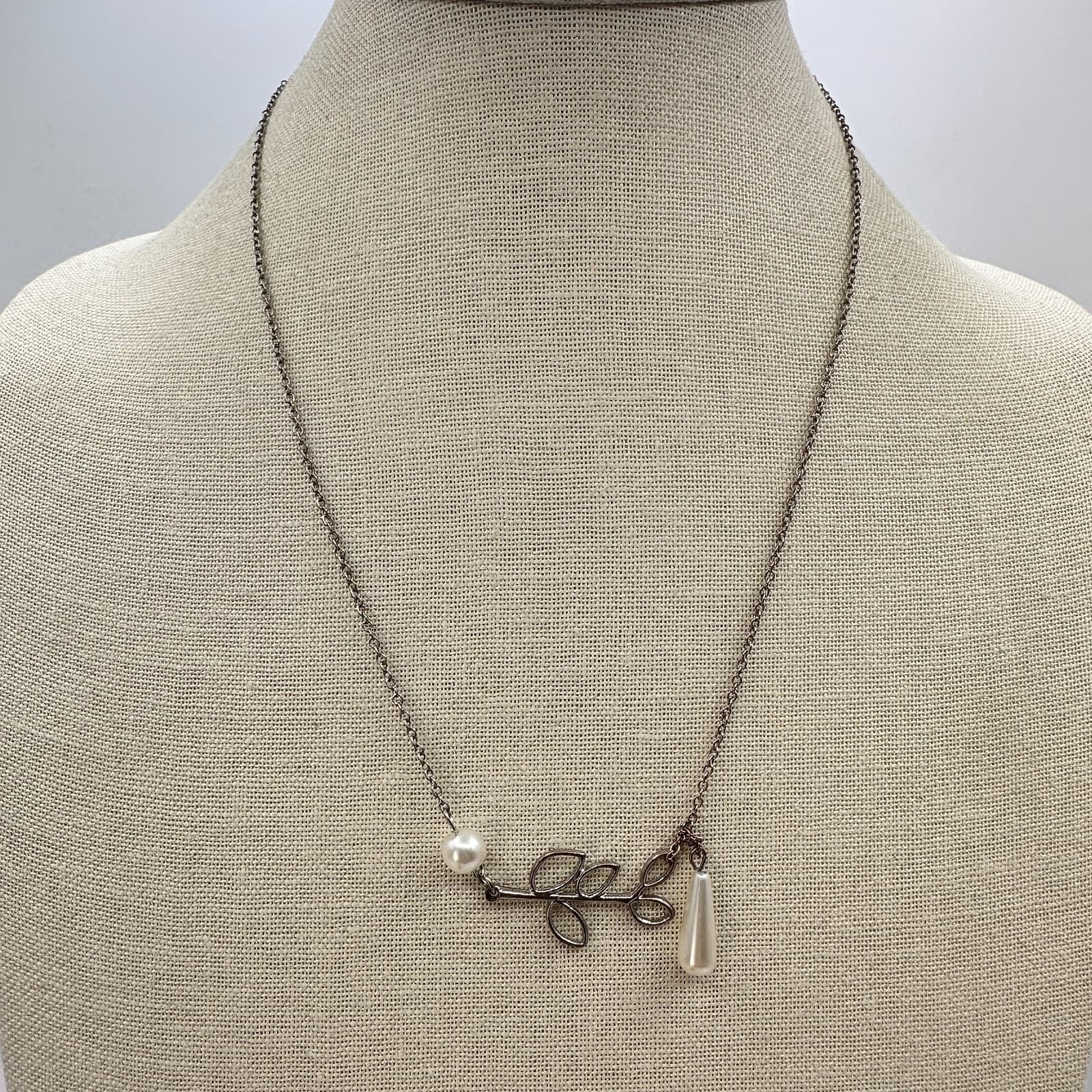 Vintage Y2K Silver Tone Leaf Branch Faux Pearl Teardrop Beaded Necklace Jewelry - Thumbnail 2