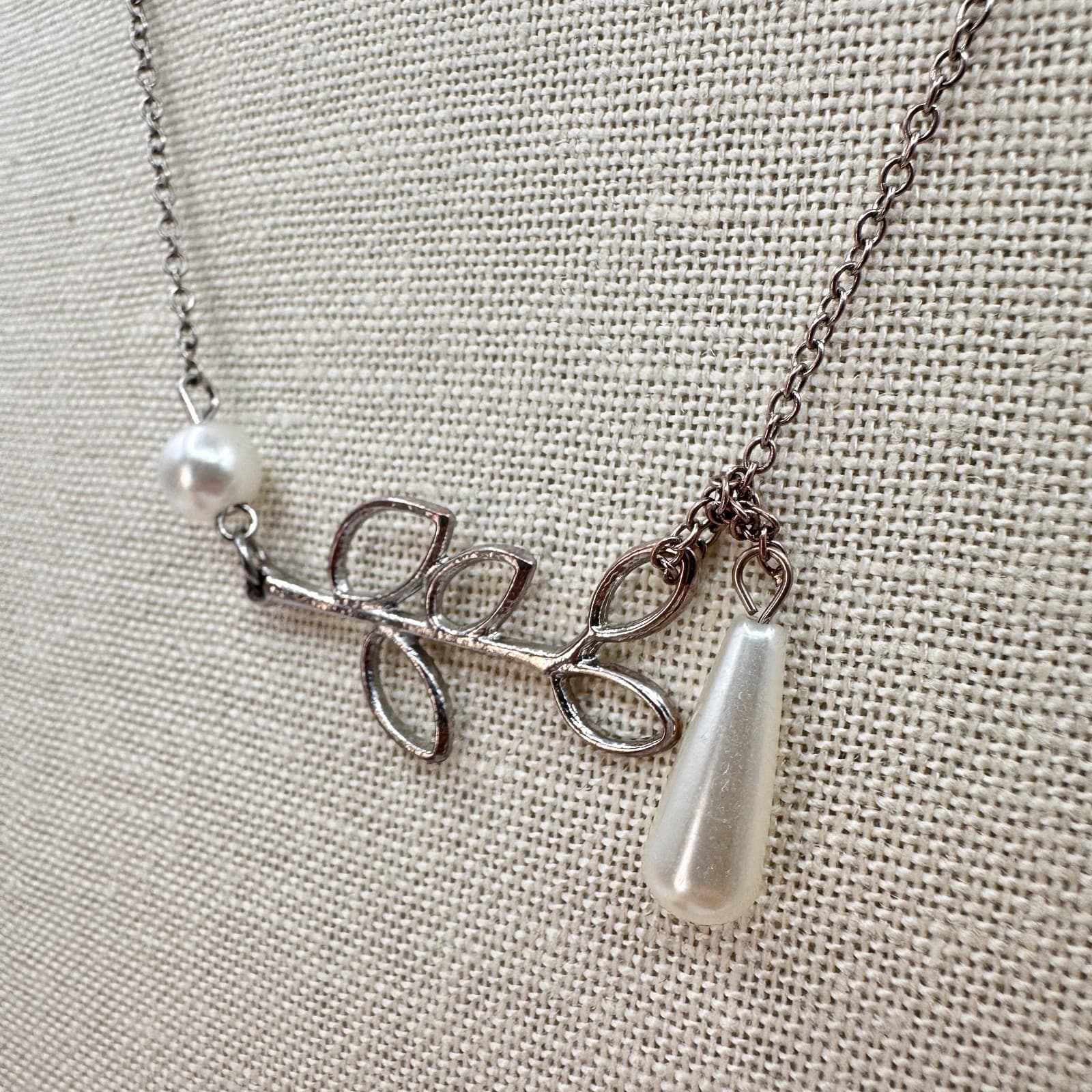Vintage Y2K Silver Tone Leaf Branch Faux Pearl Teardrop Beaded Necklace Jewelry - Thumbnail 6