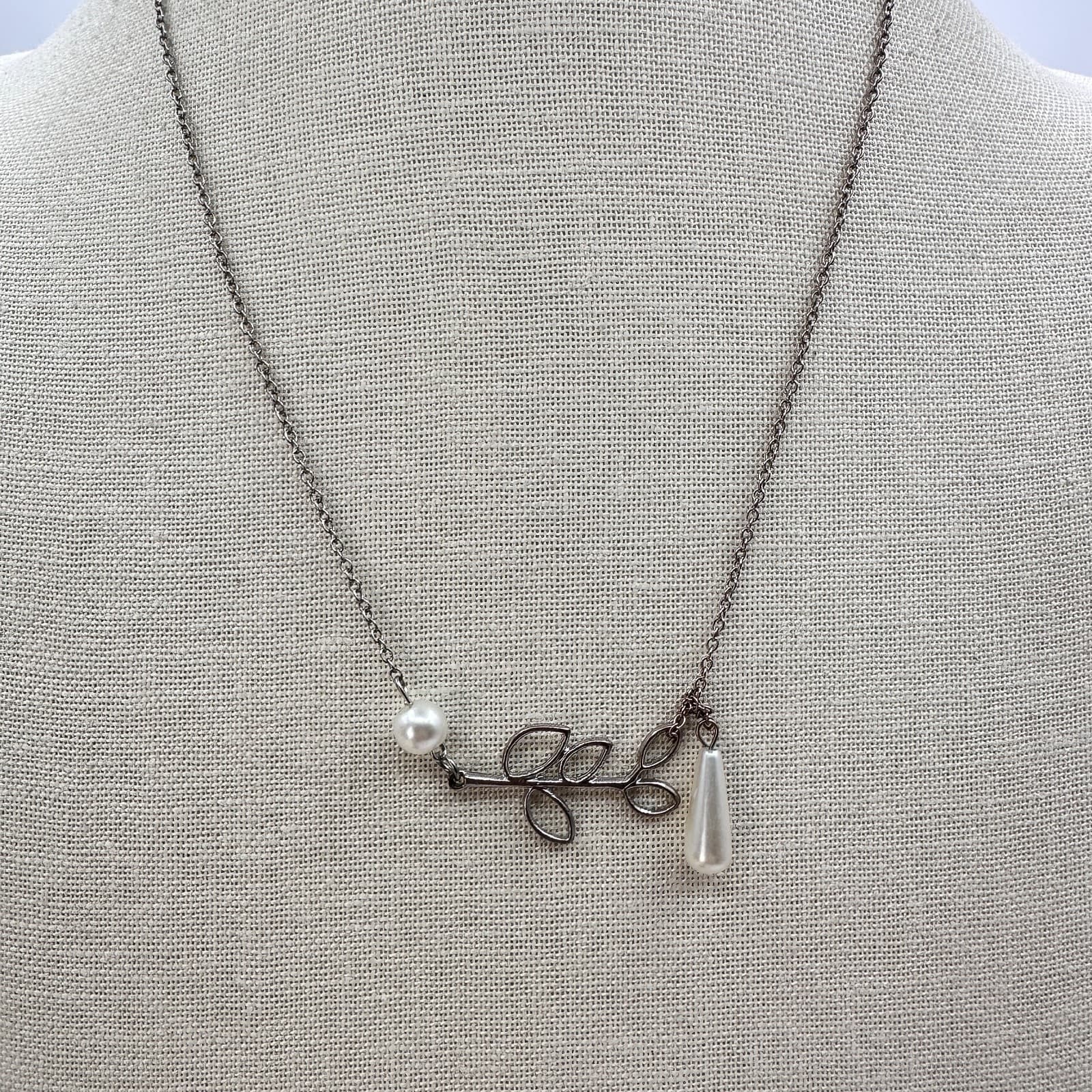 Vintage Y2K Silver Tone Leaf Branch Faux Pearl Teardrop Beaded Necklace Jewelry - Thumbnail 8