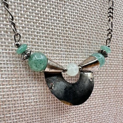 Vintage 90s Green Aventurine Crescent Moon Pendant Necklace Women's Jewelry - Thumbnail 3