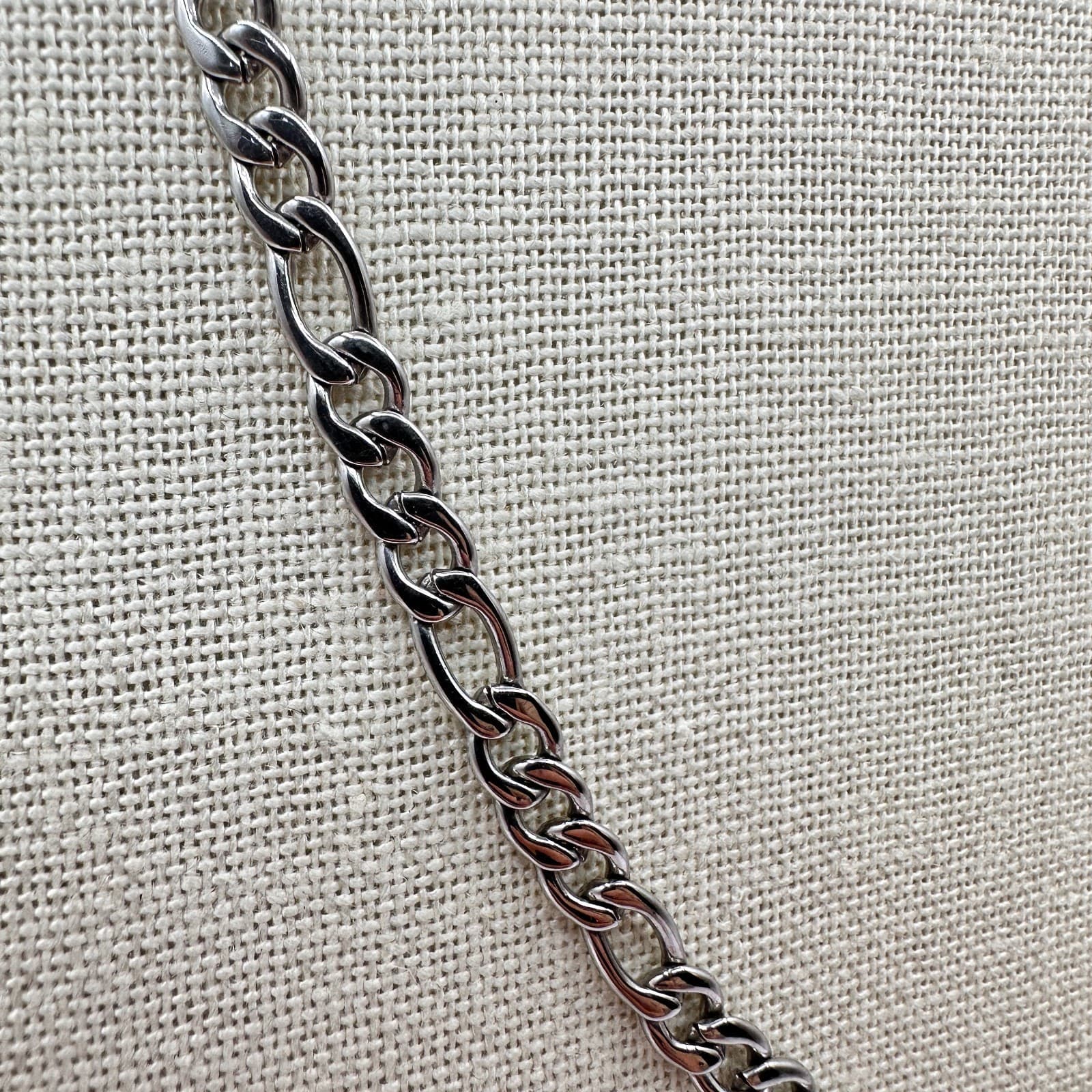 Vintage 90s Silver Tone Figaro Link Chain Necklace Unisex Fashion Jewelry - Thumbnail 5