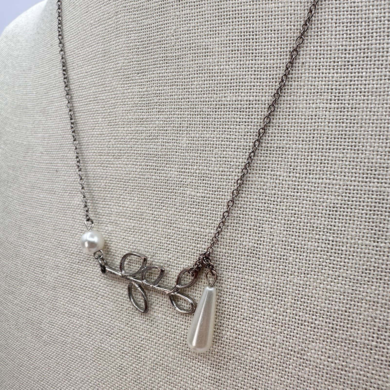 Vintage Y2K Silver Tone Leaf Branch Faux Pearl Teardrop Beaded Necklace Jewelry - Thumbnail 7
