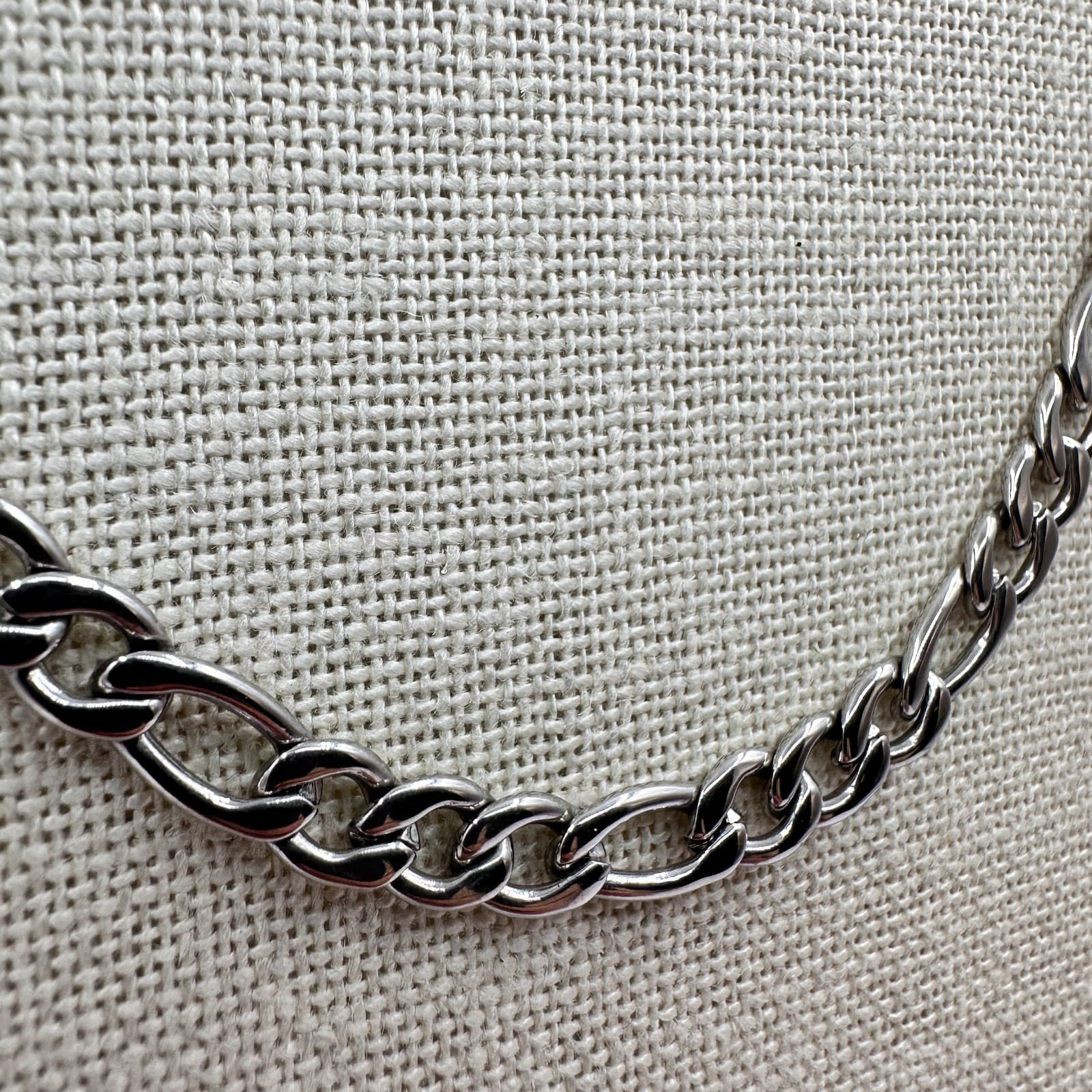Vintage 90s Silver Tone Figaro Link Chain Necklace Unisex Fashion Jewelry - Thumbnail 6