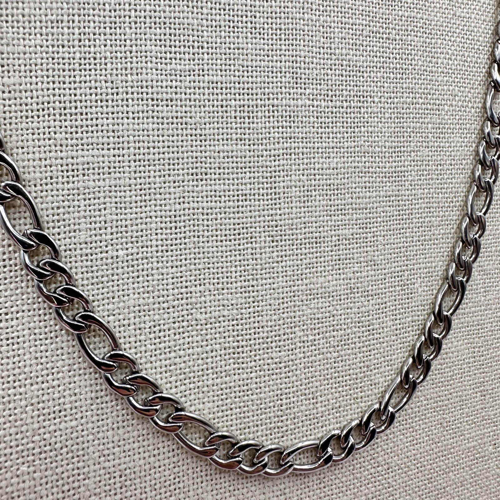 Vintage 90s Silver Tone Figaro Link Chain Necklace Unisex Fashion Jewelry - Thumbnail 4