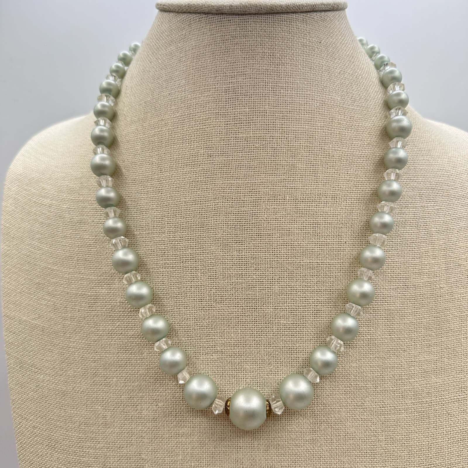 Vintage 90s Avon Gold Tone Faux Pearl Beaded Necklace Women's Classic Jewelry