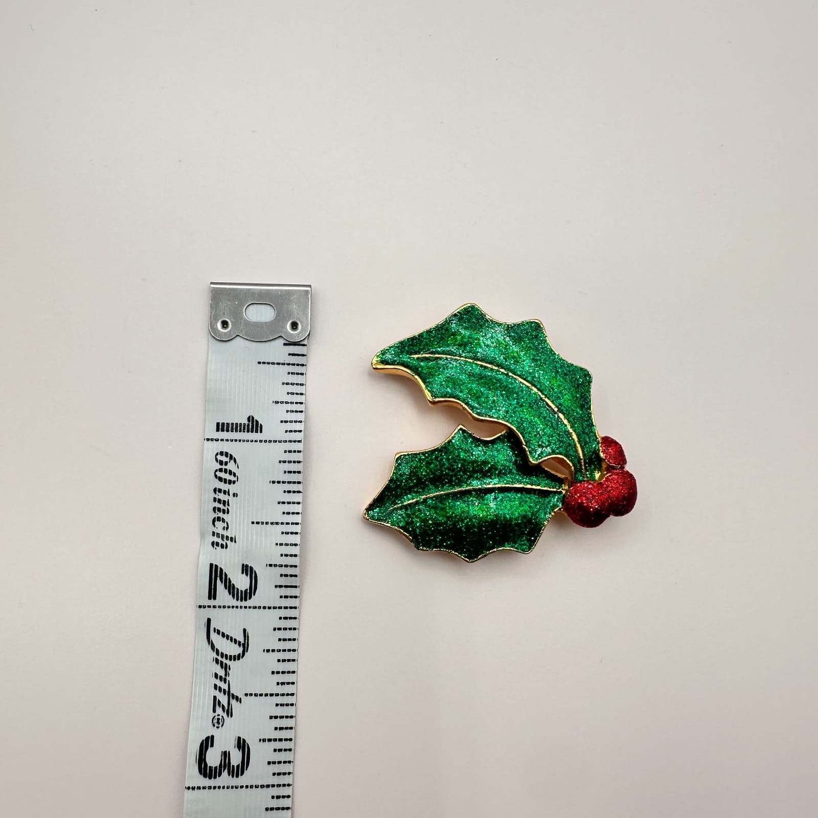 Vintage 90s Christmas Pin Red Berries Green Enamel Gold Tone Brooch Jewelry - Thumbnail 9