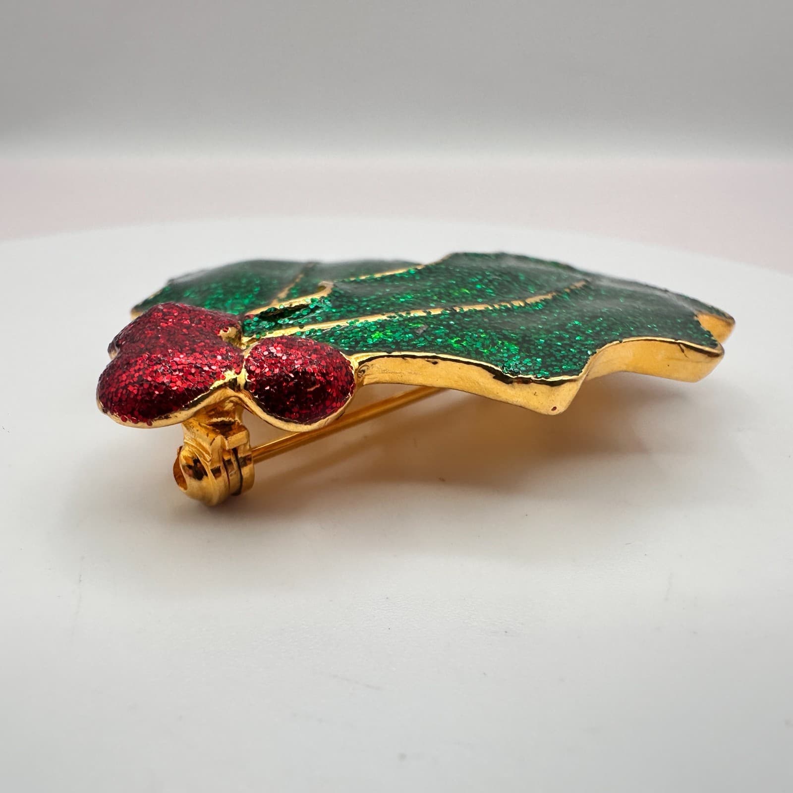 Vintage 90s Christmas Pin Red Berries Green Enamel Gold Tone Brooch Jewelry - Thumbnail 5