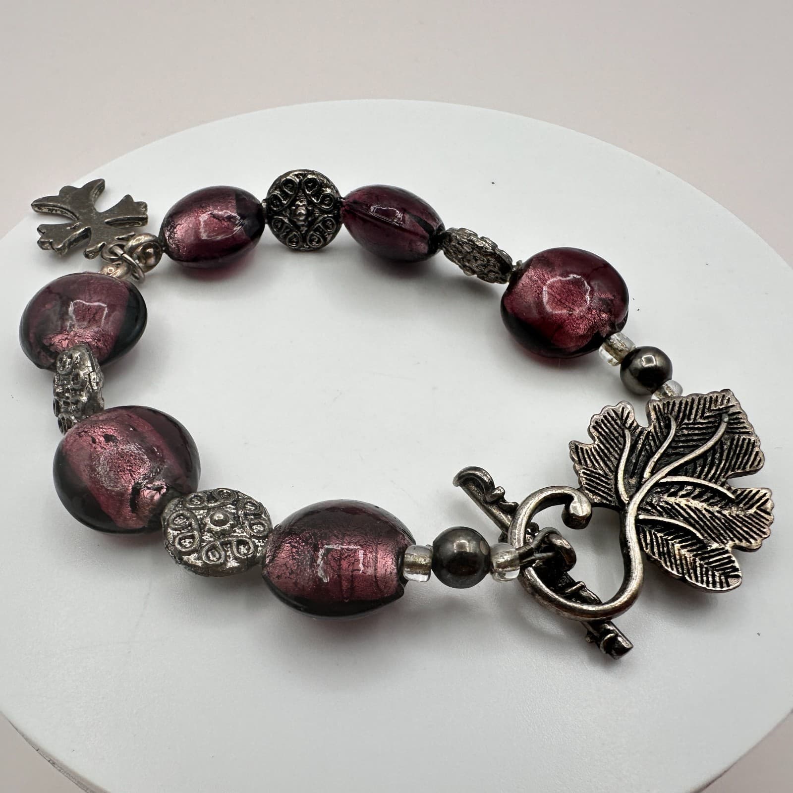 Vintage 90s Silver Tone Leaf Cross Charm Purple Foil Glass Bead Toggle Bracelet - Thumbnail 4