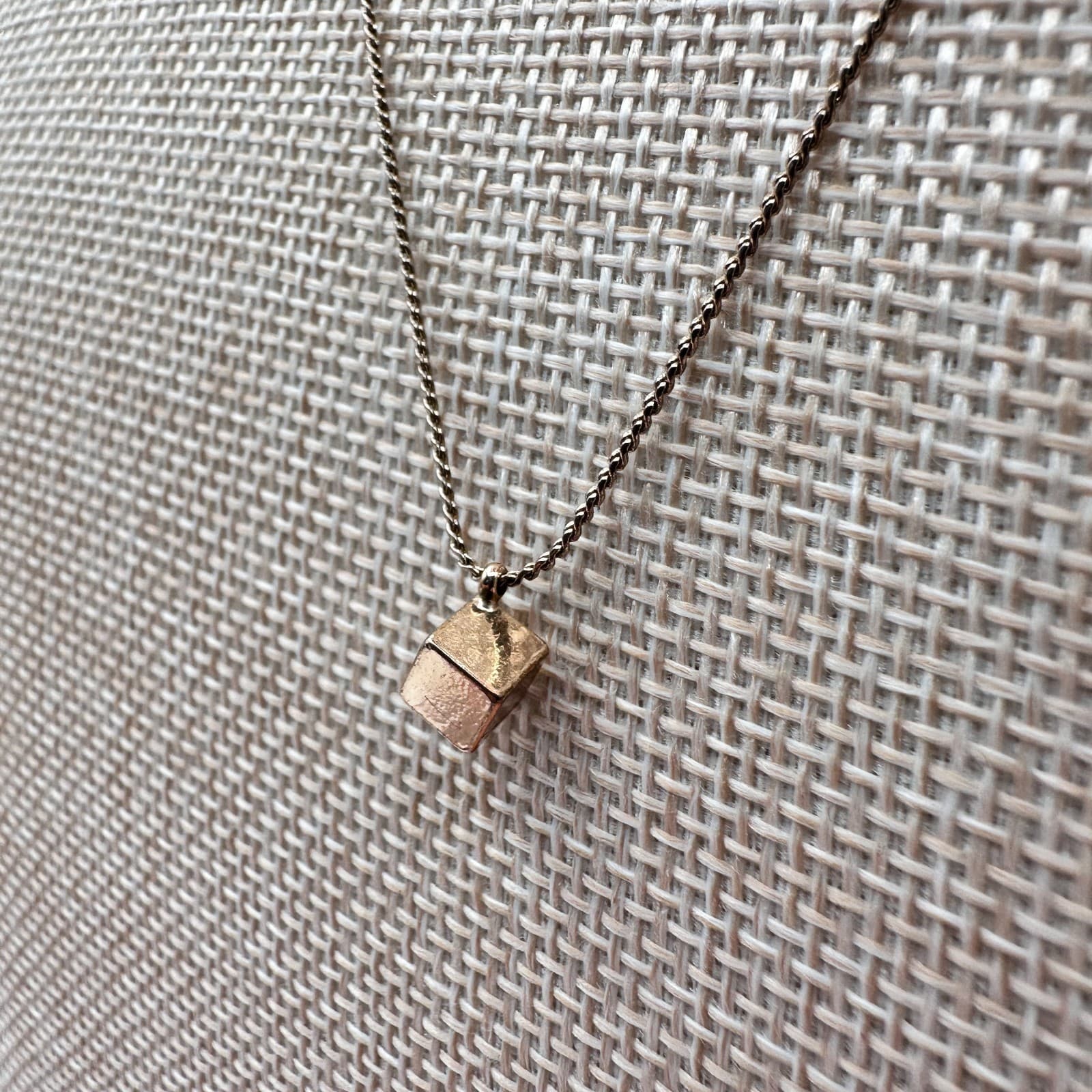 Vintage Y2K Gold Tone Hammered Cube Geometric Pendant Necklace Women's Jewelry - Thumbnail 5