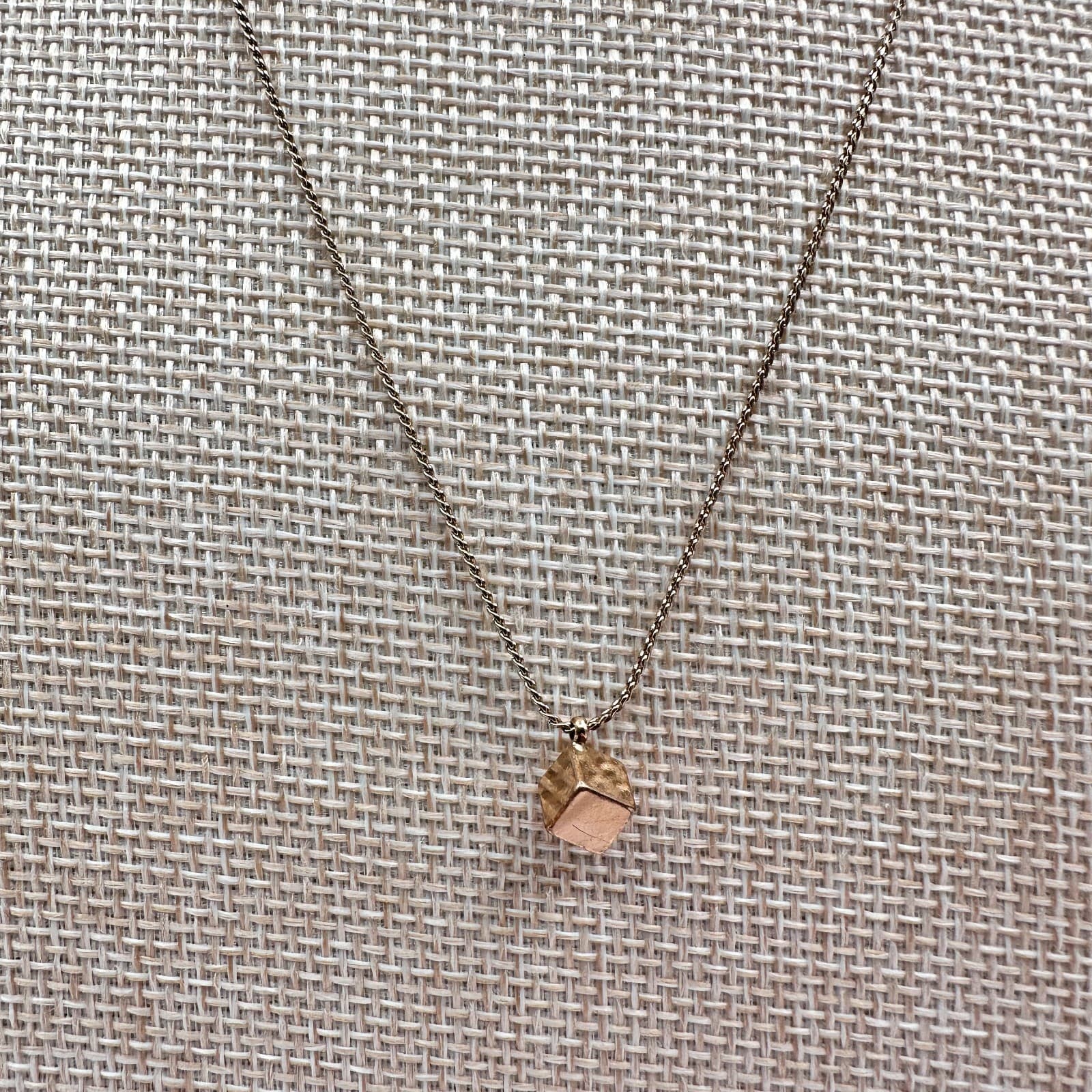 Vintage Y2K Gold Tone Hammered Cube Geometric Pendant Necklace Women's Jewelry - Thumbnail 3