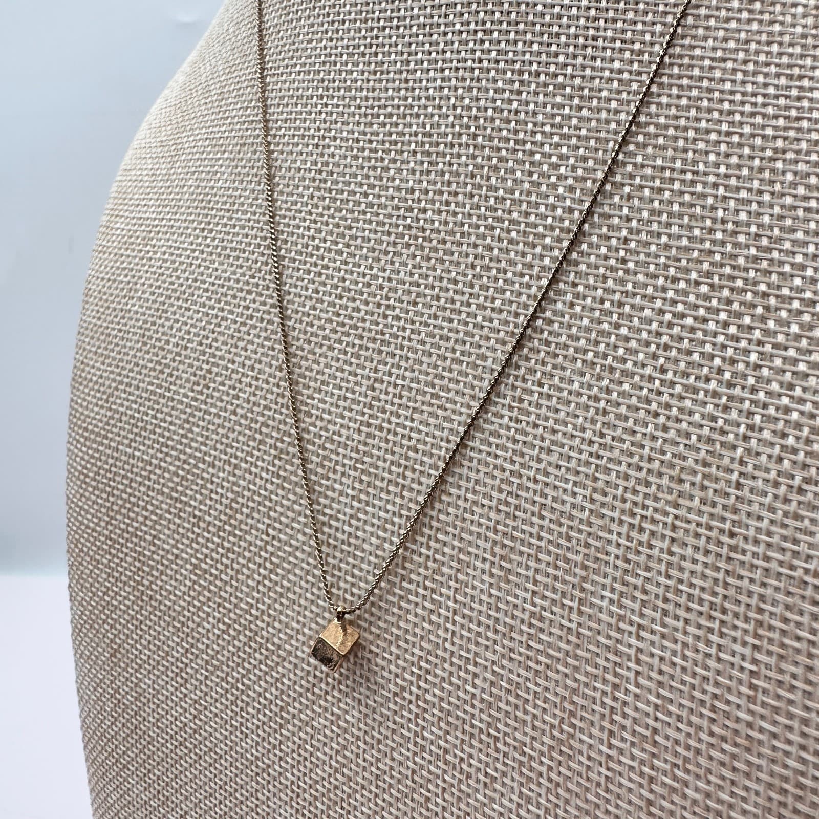 Vintage Y2K Gold Tone Hammered Cube Geometric Pendant Necklace Women's Jewelry - Thumbnail 6