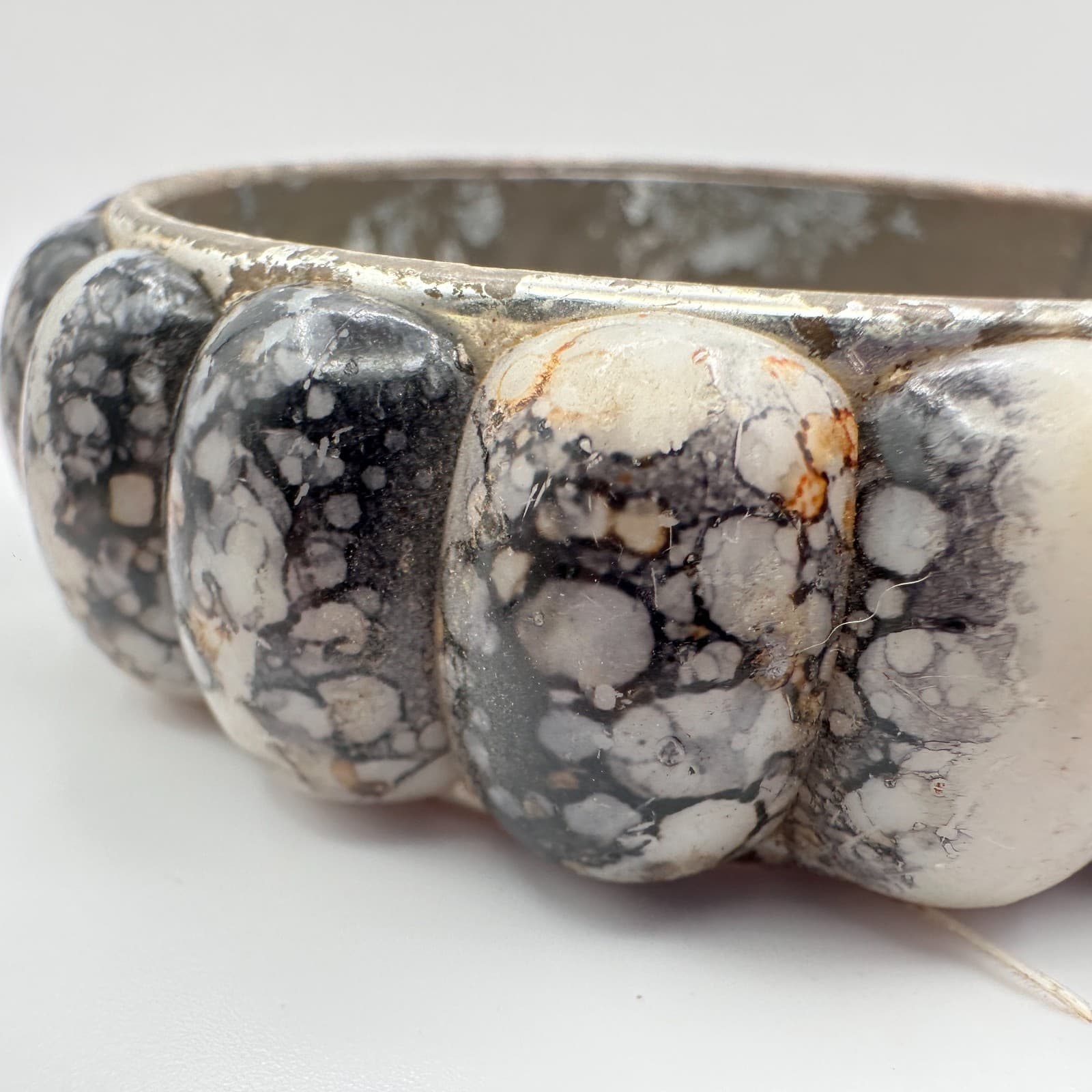 Vintage Y2K B&W Spotted Stone Bangle Bracelet Silver Tone Statement Jewelry - Thumbnail 4