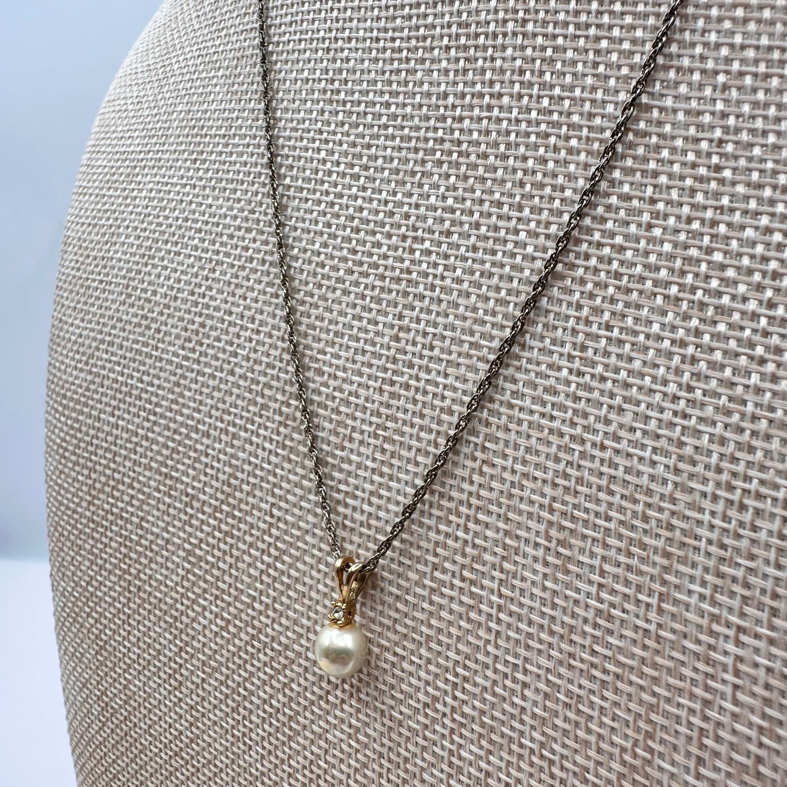 Vintage Y2K Gold Tone Faux Pearl Rhinestone Solitaire Pendant Necklace Jewelry - Thumbnail 5