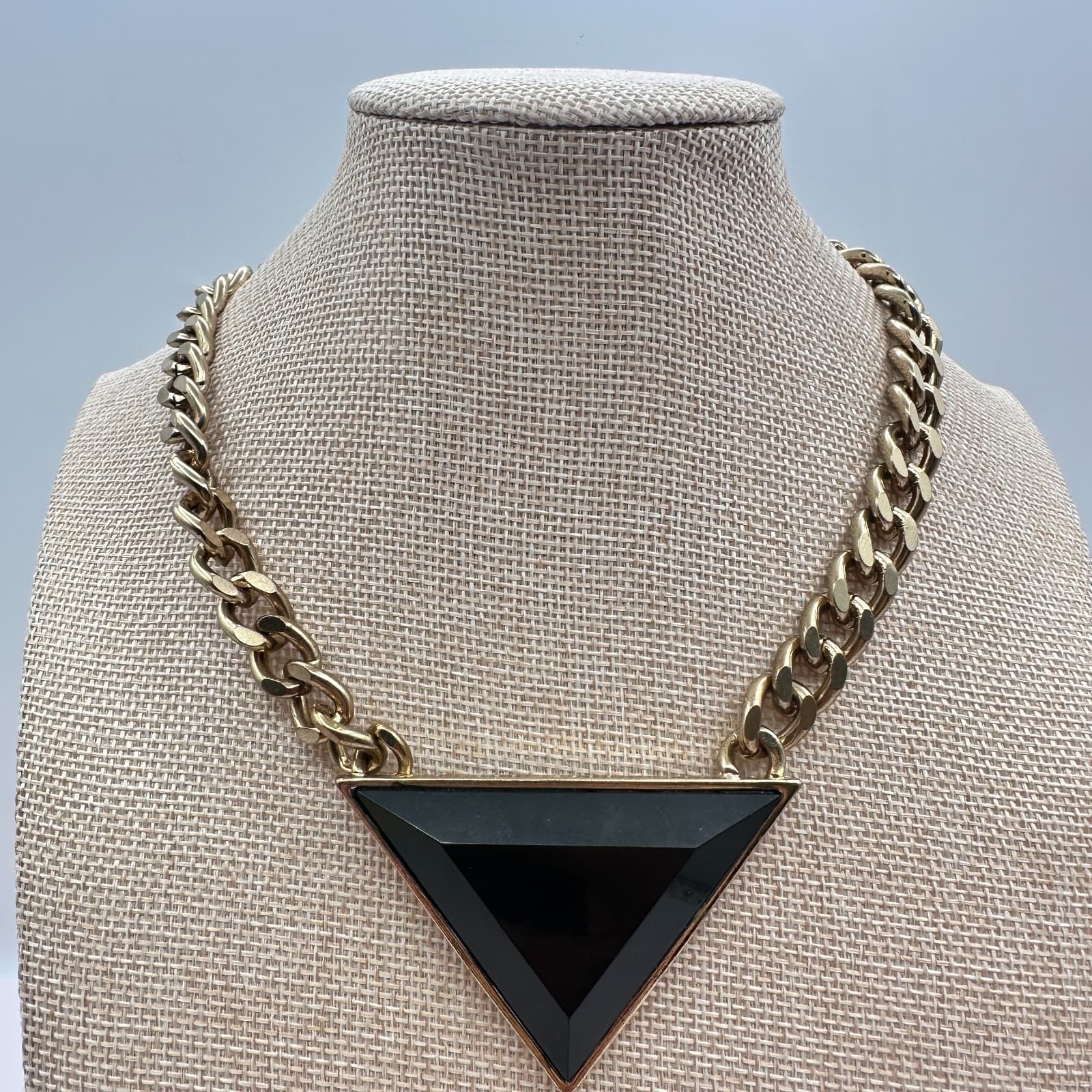 Vintage 90s Curb Chain Black Onyx Triangle Pendant Necklace Gold Tone Jewelry - Thumbnail 2