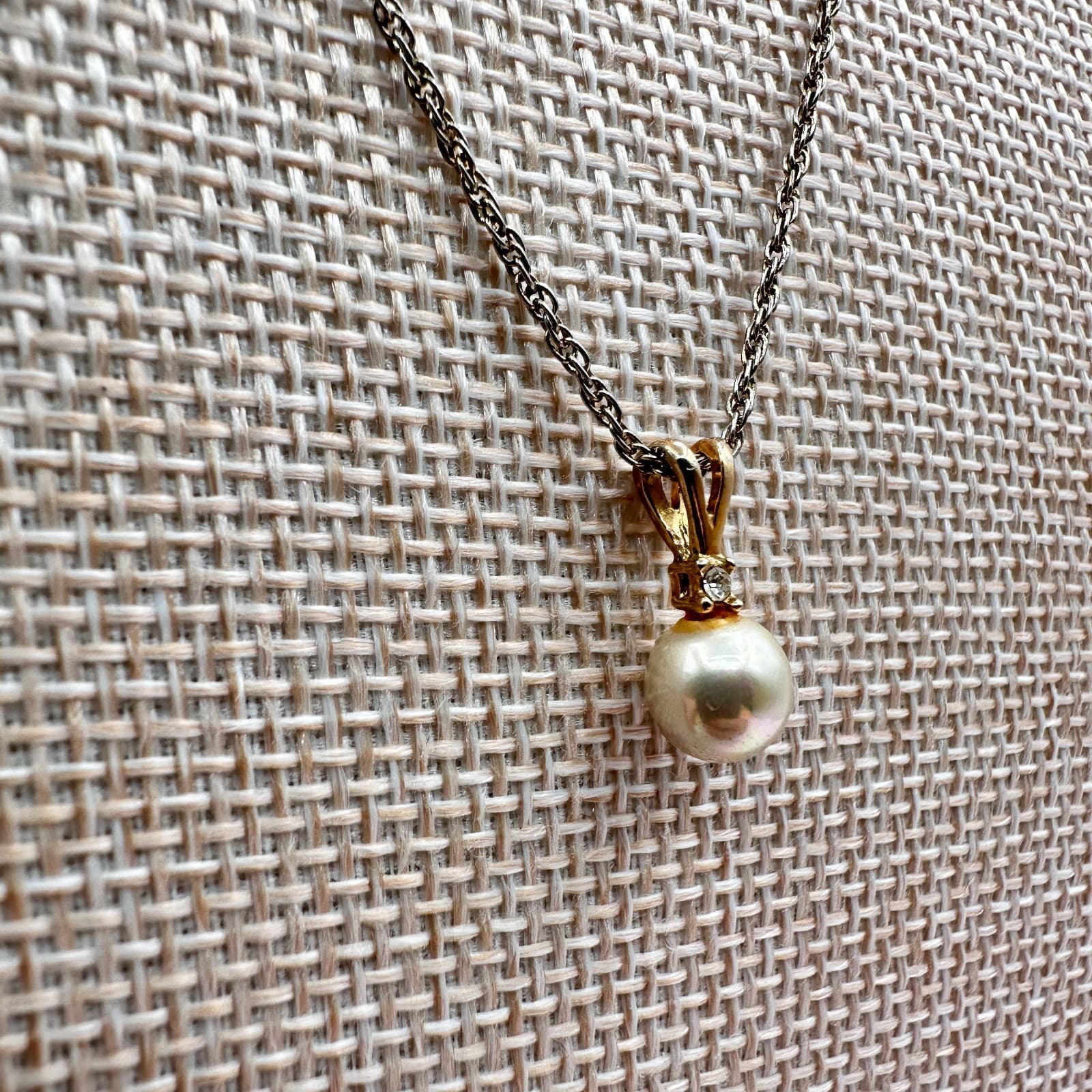 Vintage Y2K Gold Tone Faux Pearl Rhinestone Solitaire Pendant Necklace Jewelry - Thumbnail 3