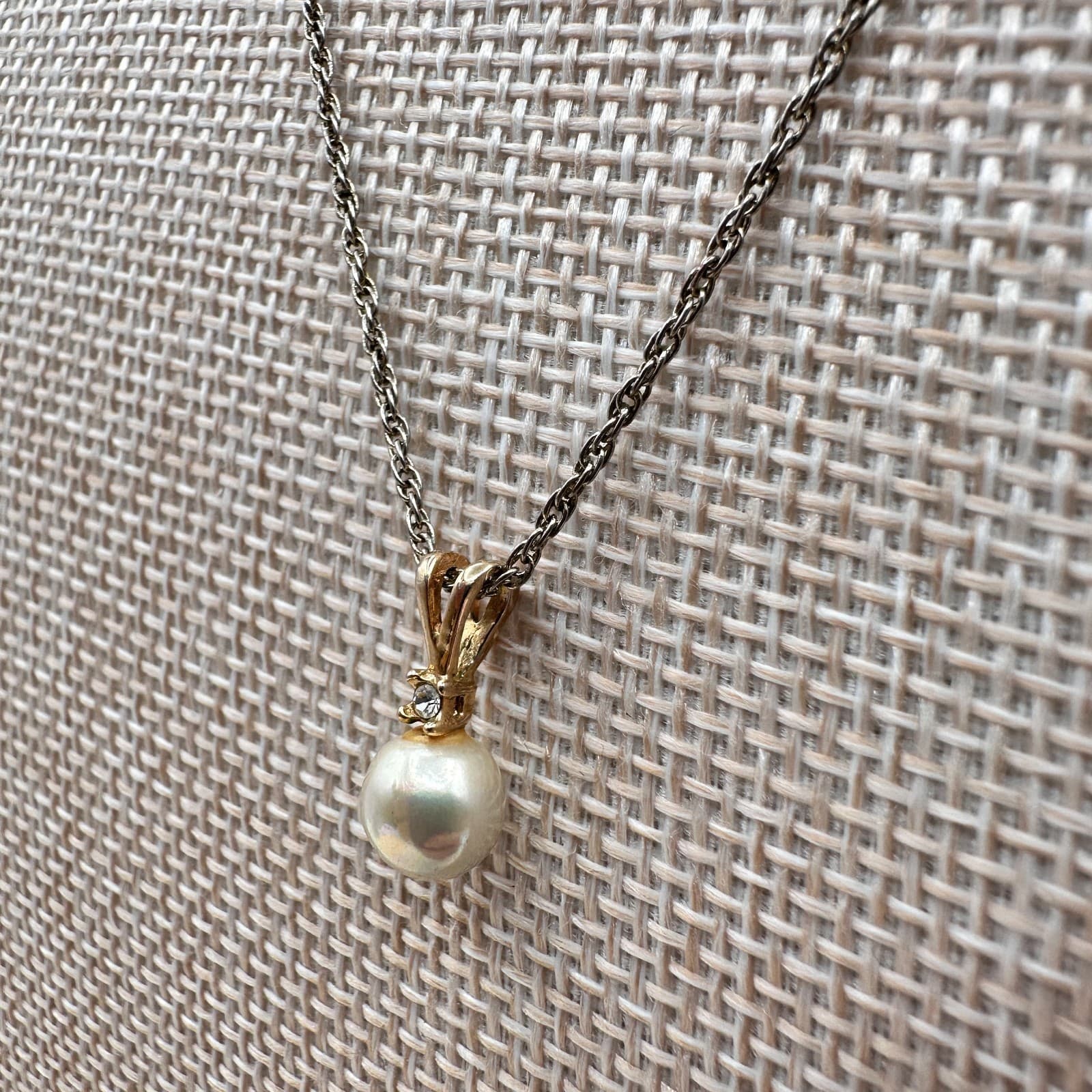 Vintage Y2K Gold Tone Faux Pearl Rhinestone Solitaire Pendant Necklace Jewelry - Thumbnail 4