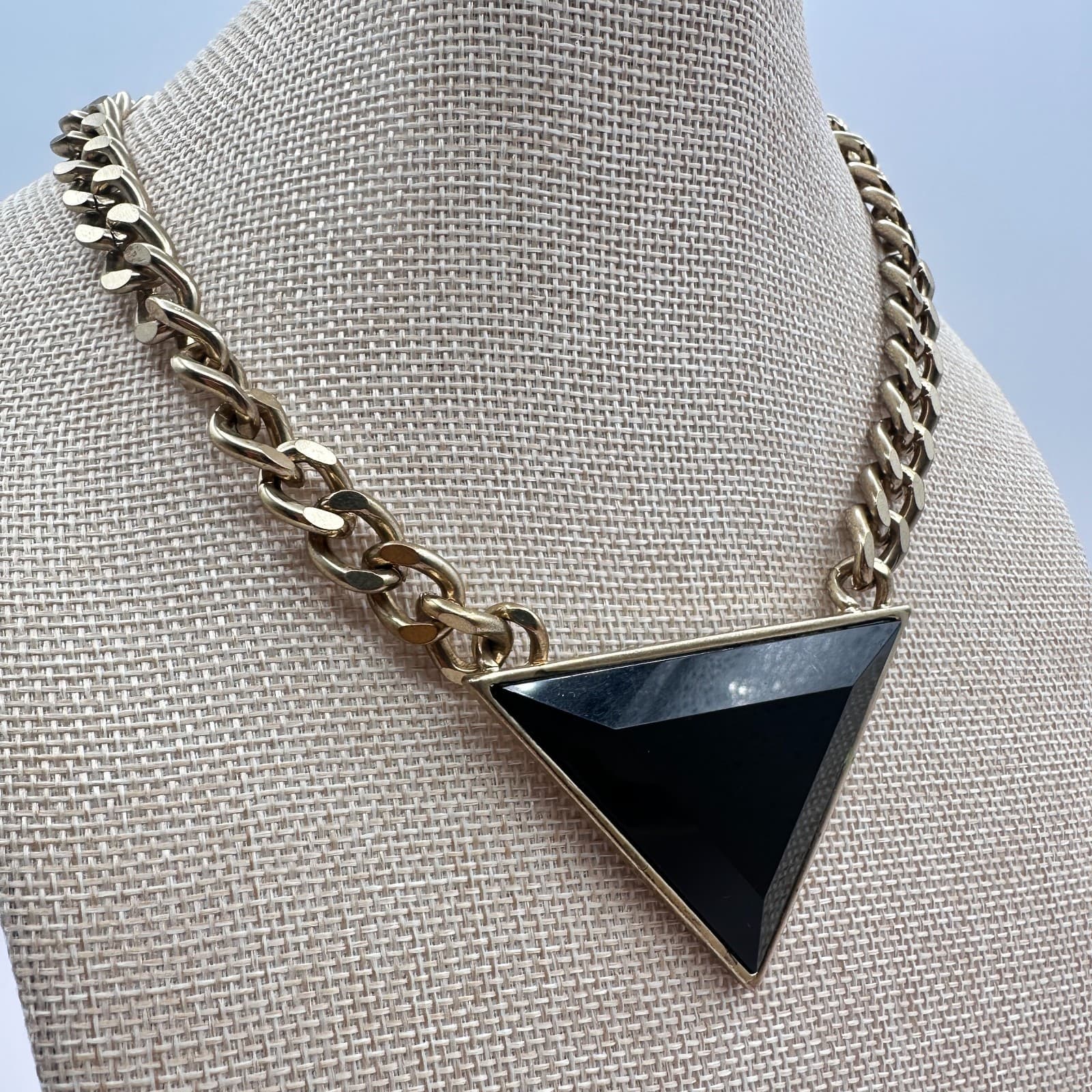 Vintage 90s Curb Chain Black Onyx Triangle Pendant Necklace Gold Tone Jewelry - Thumbnail 6