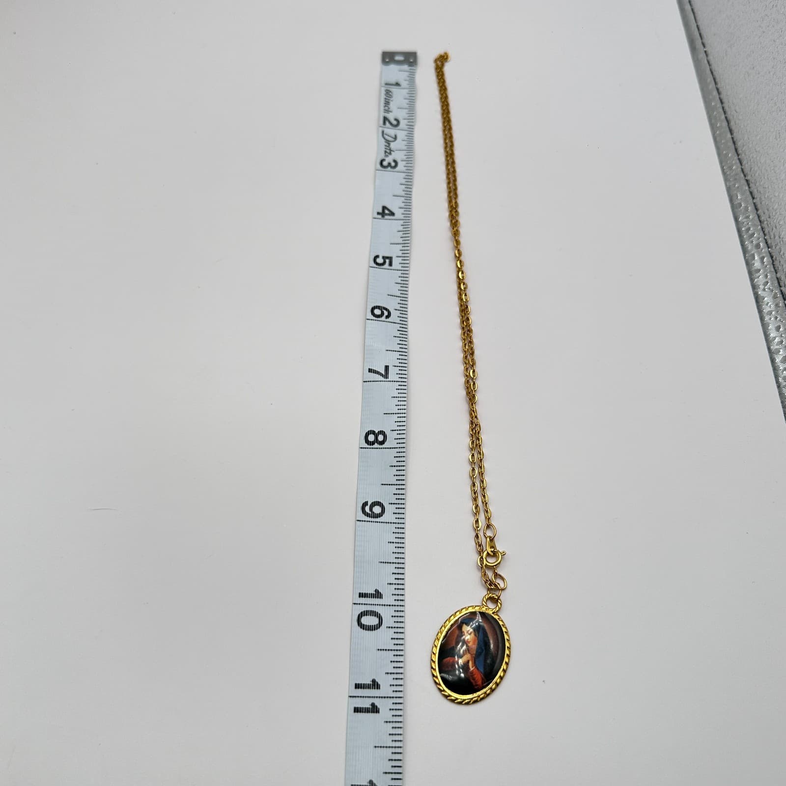 Vintage 90s Gold Tone Mater De La Rosa Oval Pendant Necklace Women's Jewelry - Thumbnail 6