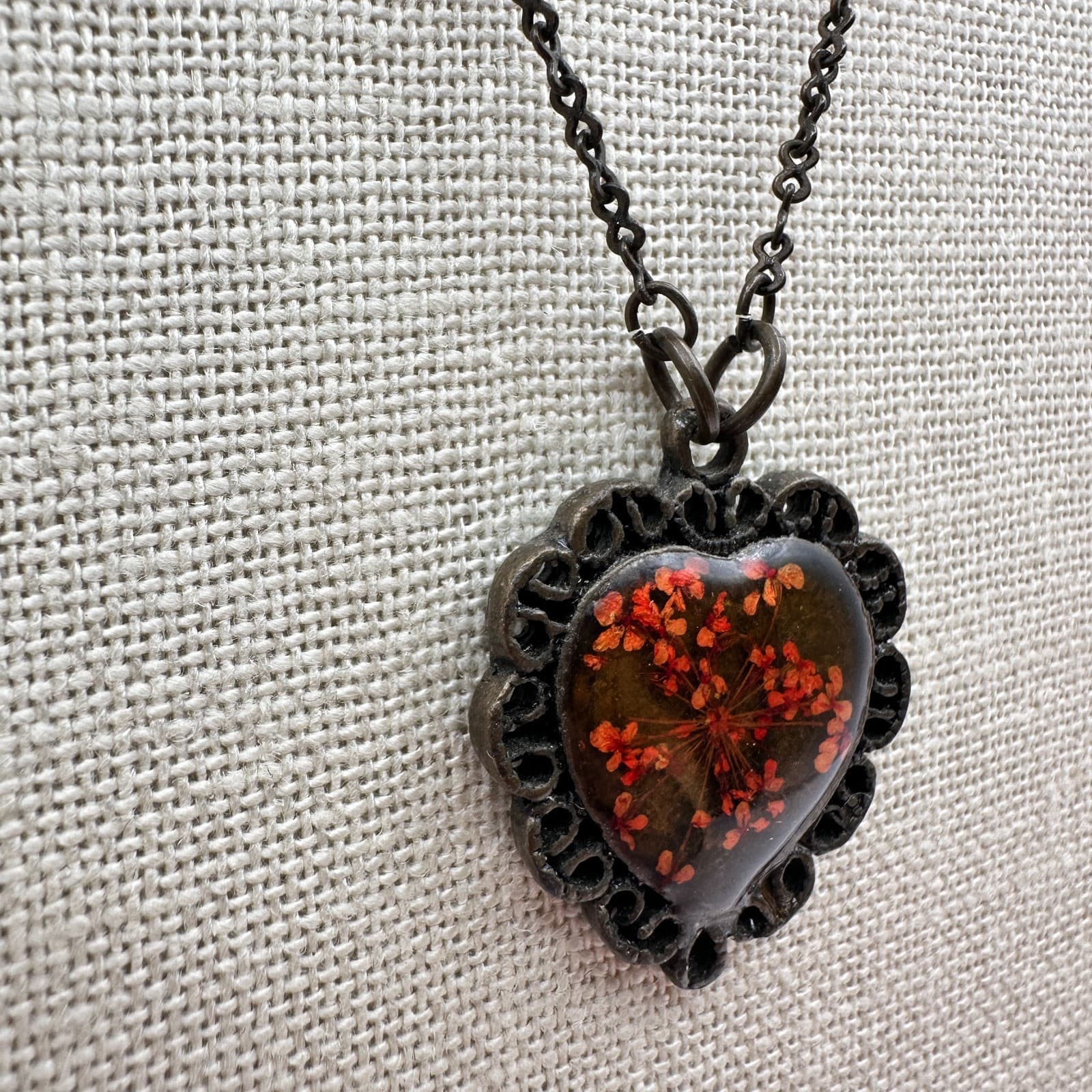 Vintage 80s Glass Beaded Dried Red Pressed Flower Heart Pendant Necklace Jewelry - Thumbnail 3