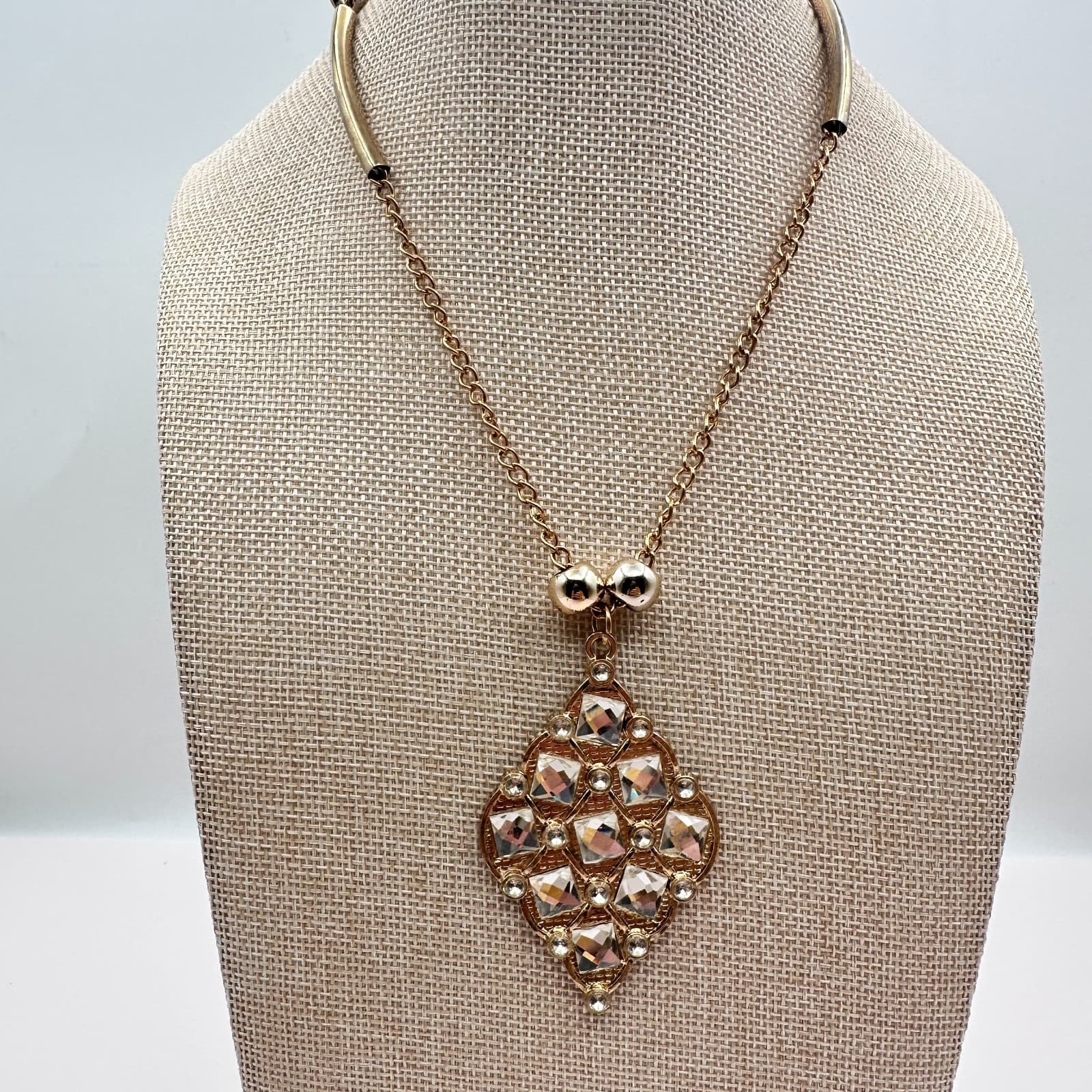 Vintage Y2K Gold Tone Clear Glass Pendant Necklace Women's Classic Jewelry - Thumbnail 2