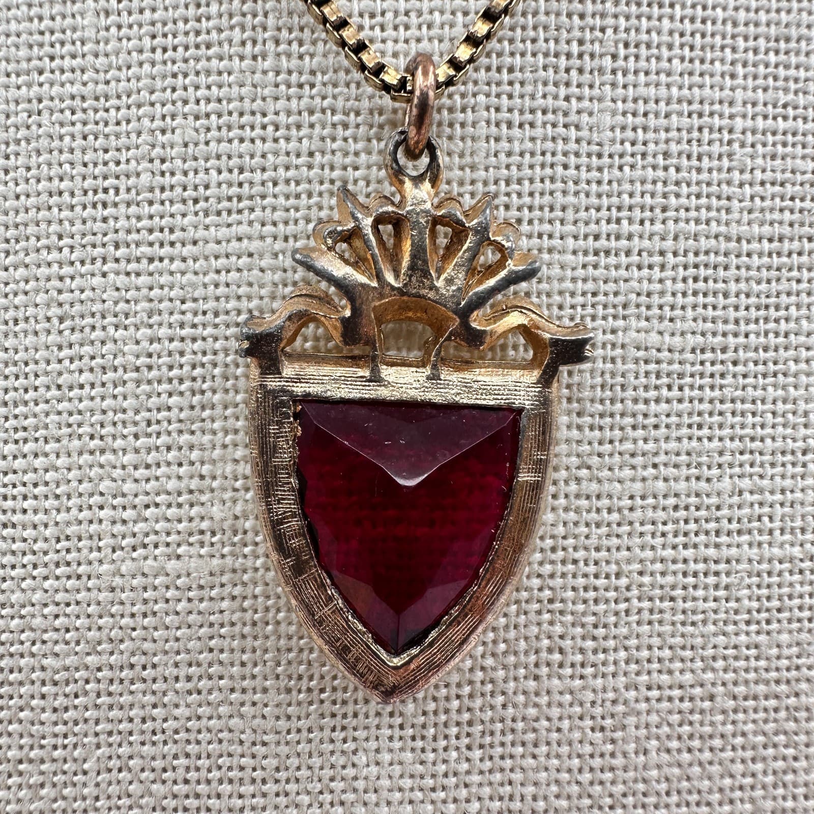 Vintage 80s Gold-Tone Box Chain Red Shield Pendant Necklace Women's Jewelry - Thumbnail 3