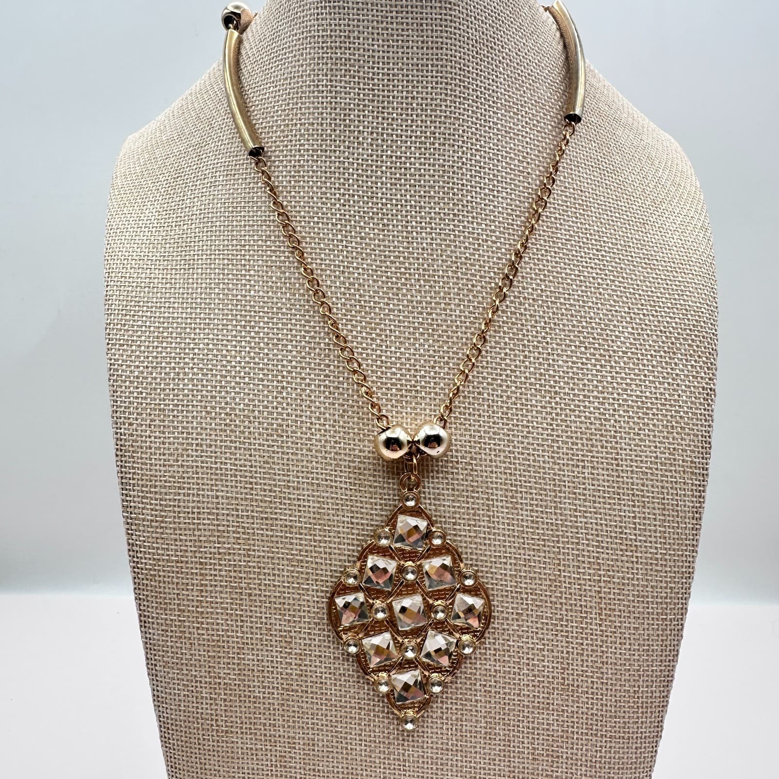 Vintage Y2K Gold Tone Clear Glass Pendant Necklace Women's Classic Jewelry - Thumbnail 5