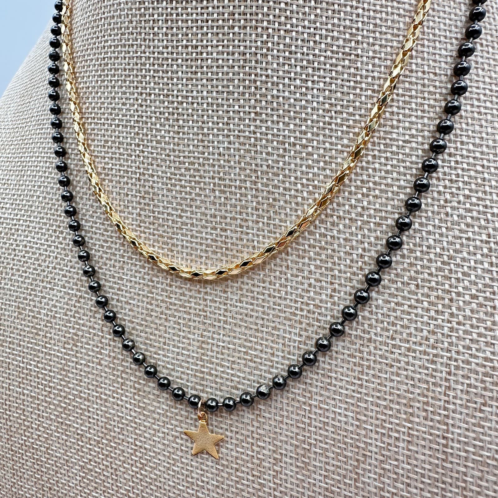 Vintage 90s Layered Black Bead Star Necklace Gold Tone Petal Link Chain Jewelry - Thumbnail 5