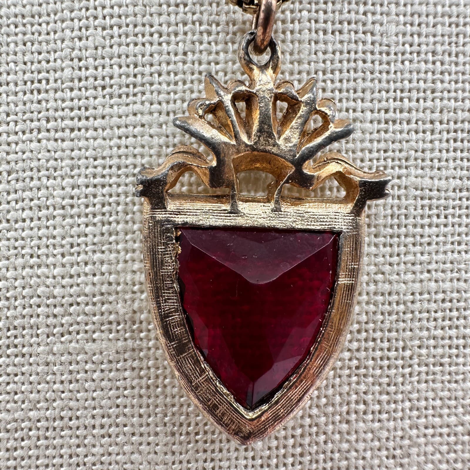 Vintage 80s Gold-Tone Box Chain Red Shield Pendant Necklace Women's Jewelry - Thumbnail 7