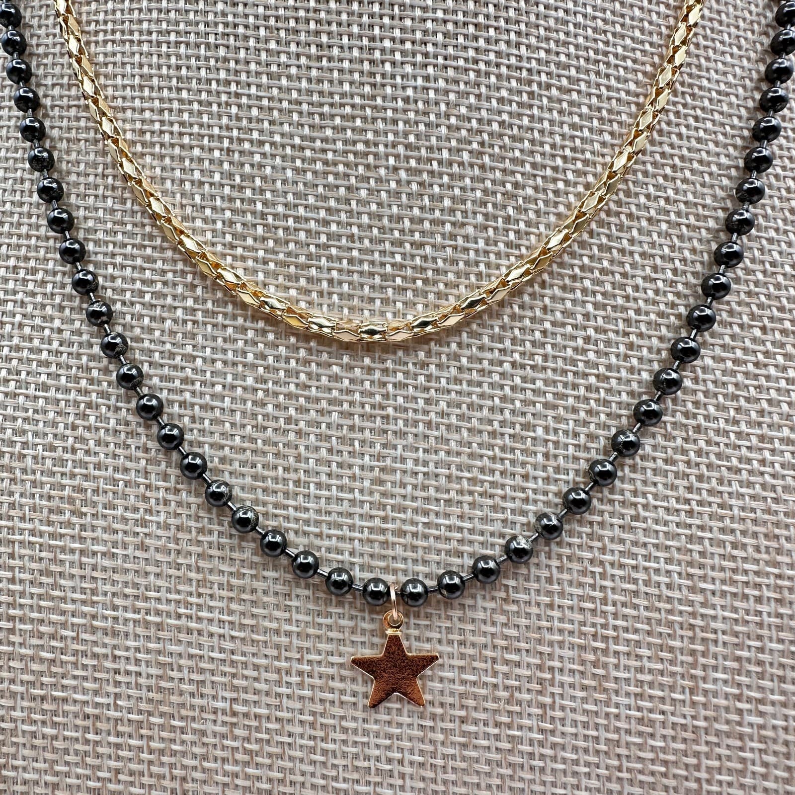Vintage 90s Layered Black Bead Star Necklace Gold Tone Petal Link Chain Jewelry - Thumbnail 2