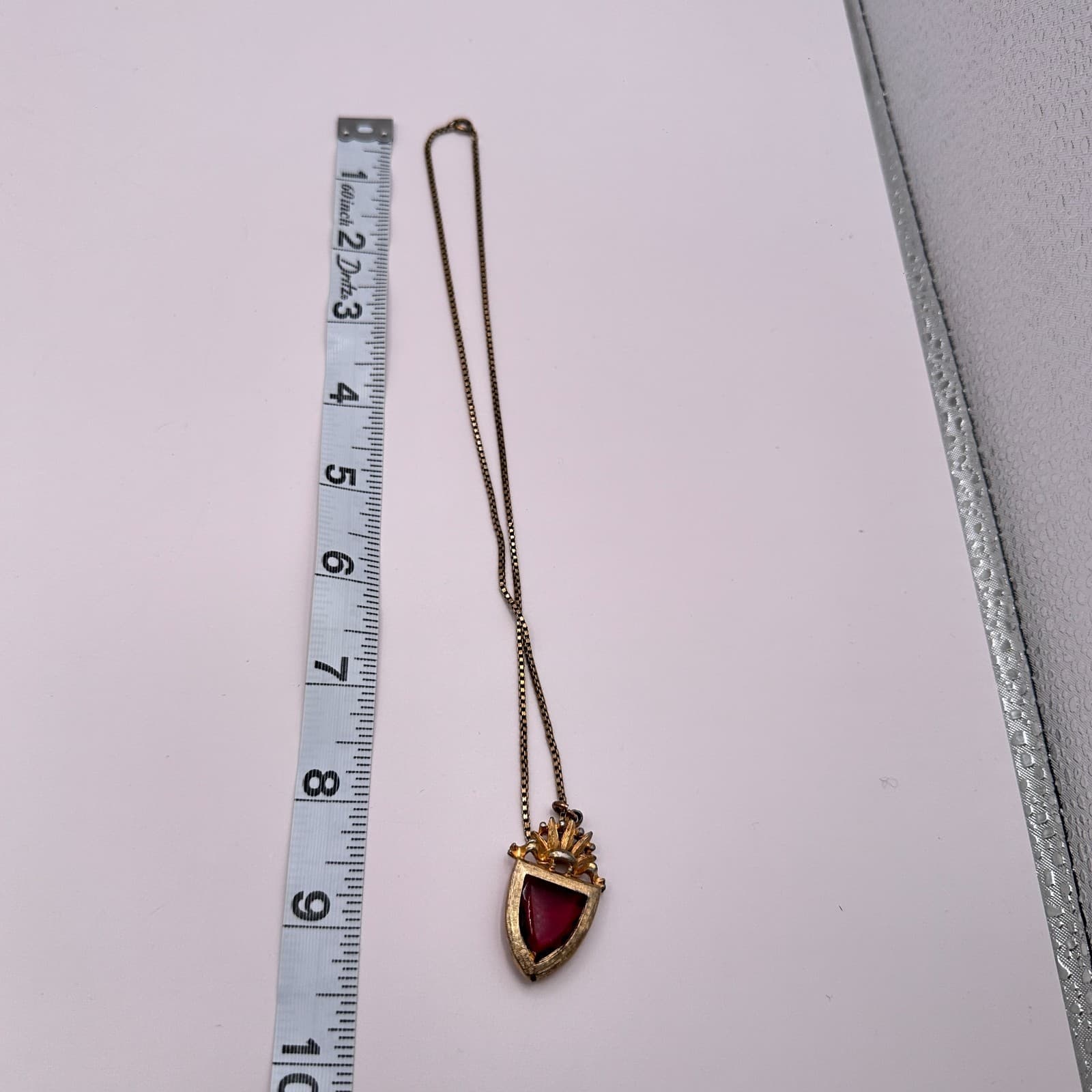 Vintage 80s Gold-Tone Box Chain Red Shield Pendant Necklace Women's Jewelry - Thumbnail 8