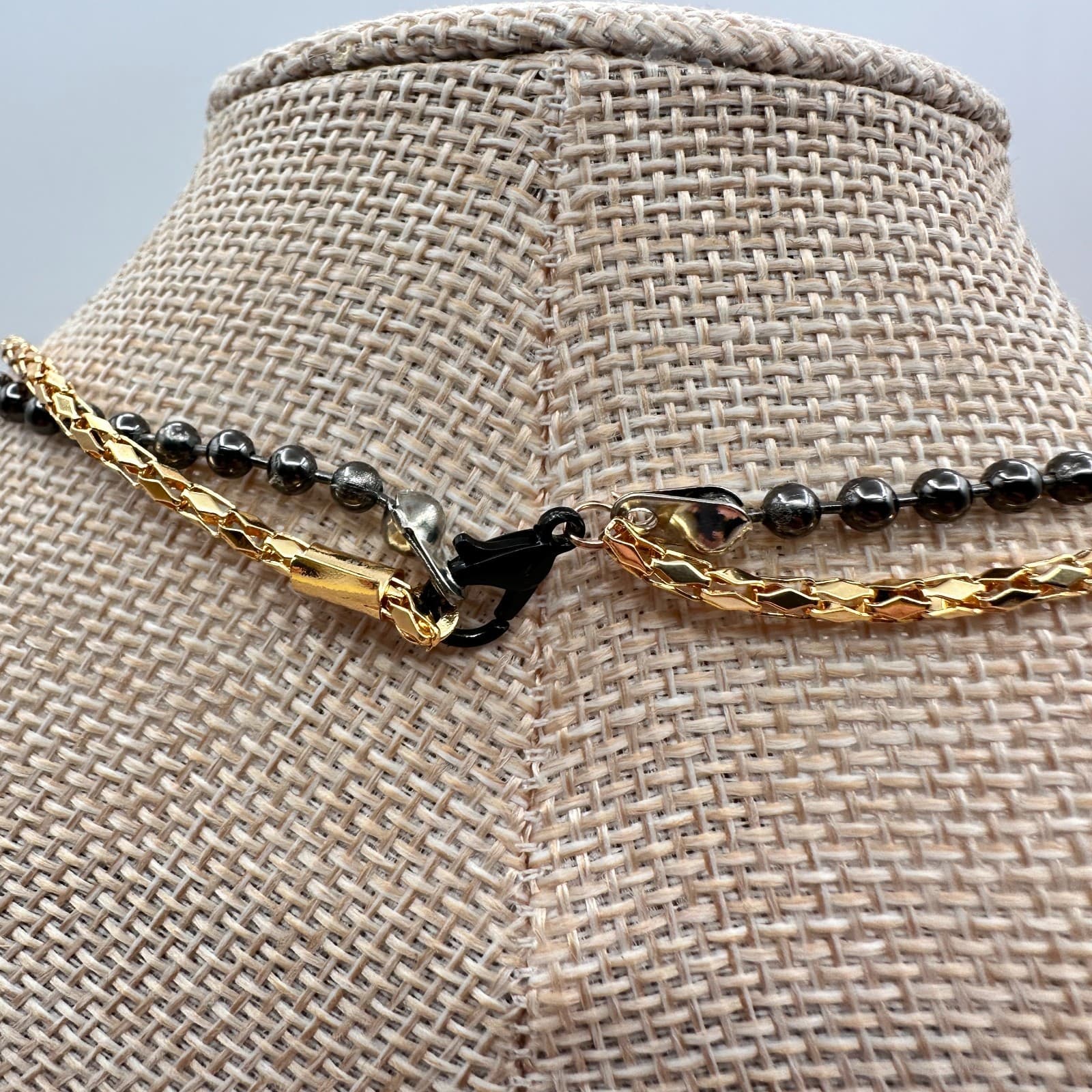 Vintage 90s Layered Black Bead Star Necklace Gold Tone Petal Link Chain Jewelry - Thumbnail 8