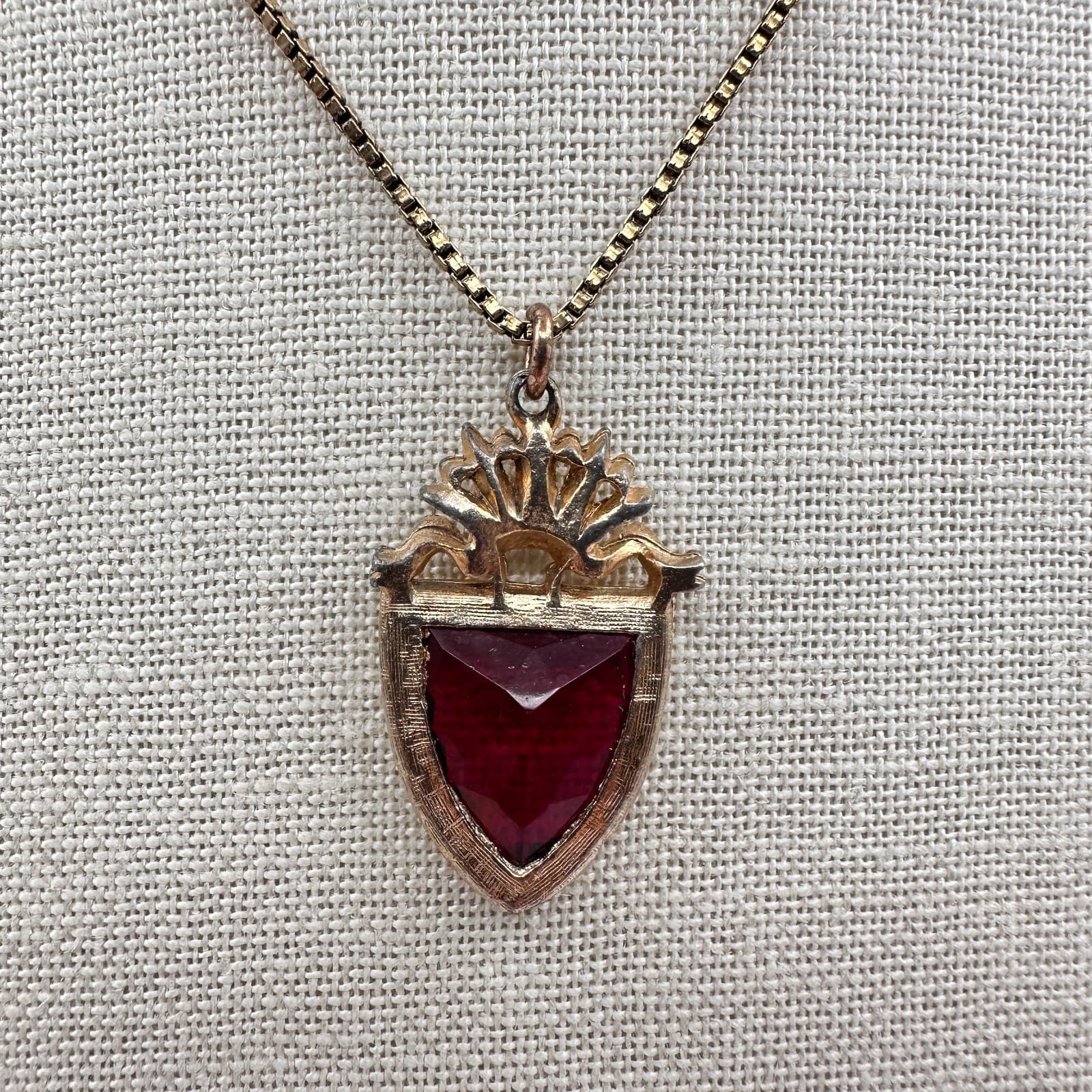 Vintage 80s Gold-Tone Box Chain Red Shield Pendant Necklace Women's Jewelry - Thumbnail 2